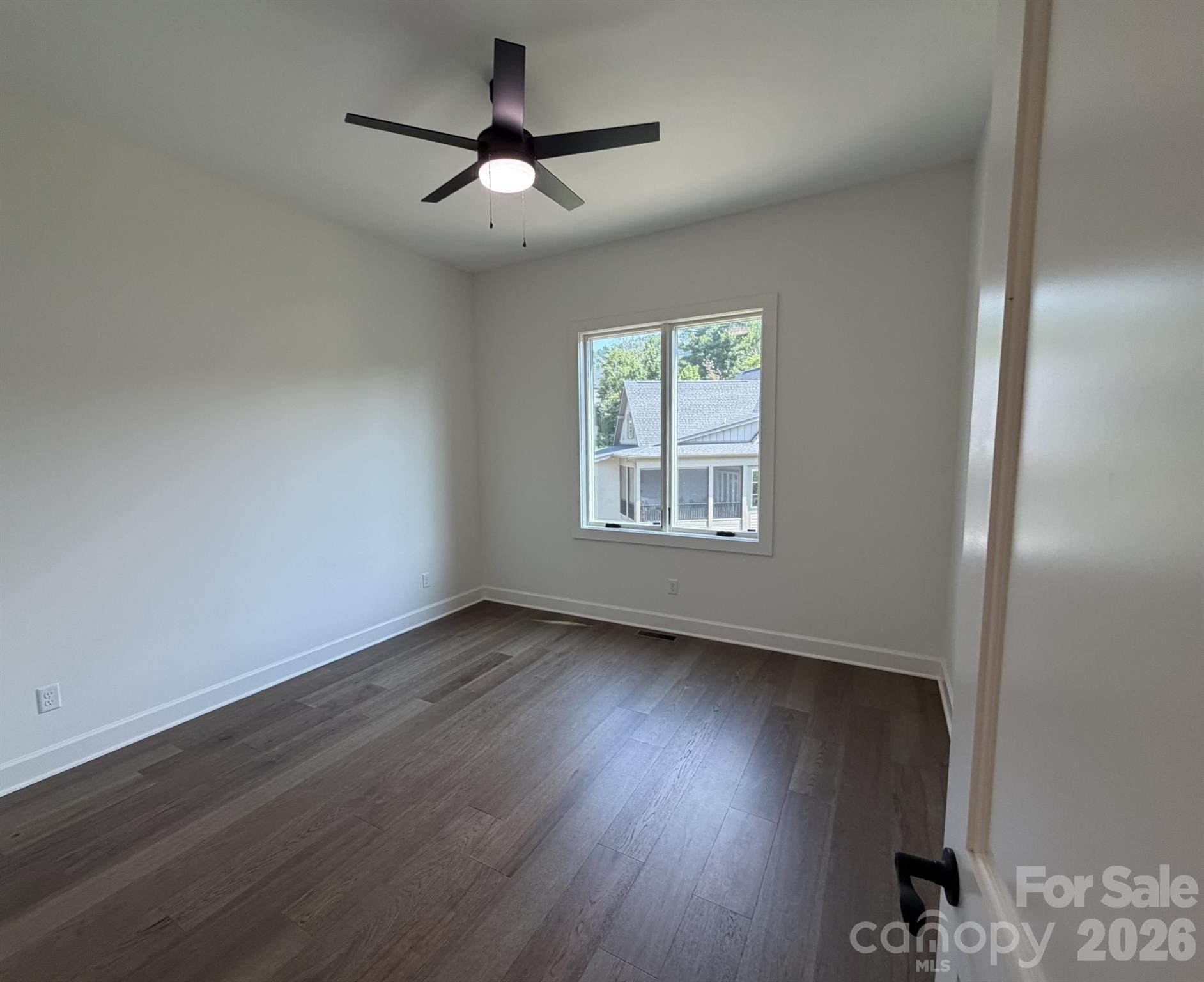 47 Versailles Lane Property Photo 34