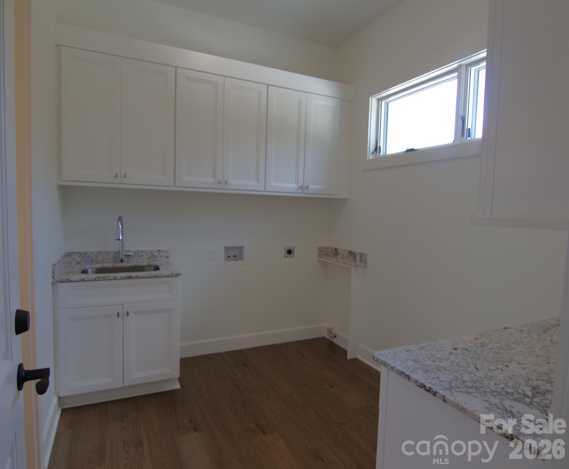 47 Versailles Lane Property Photo 36
