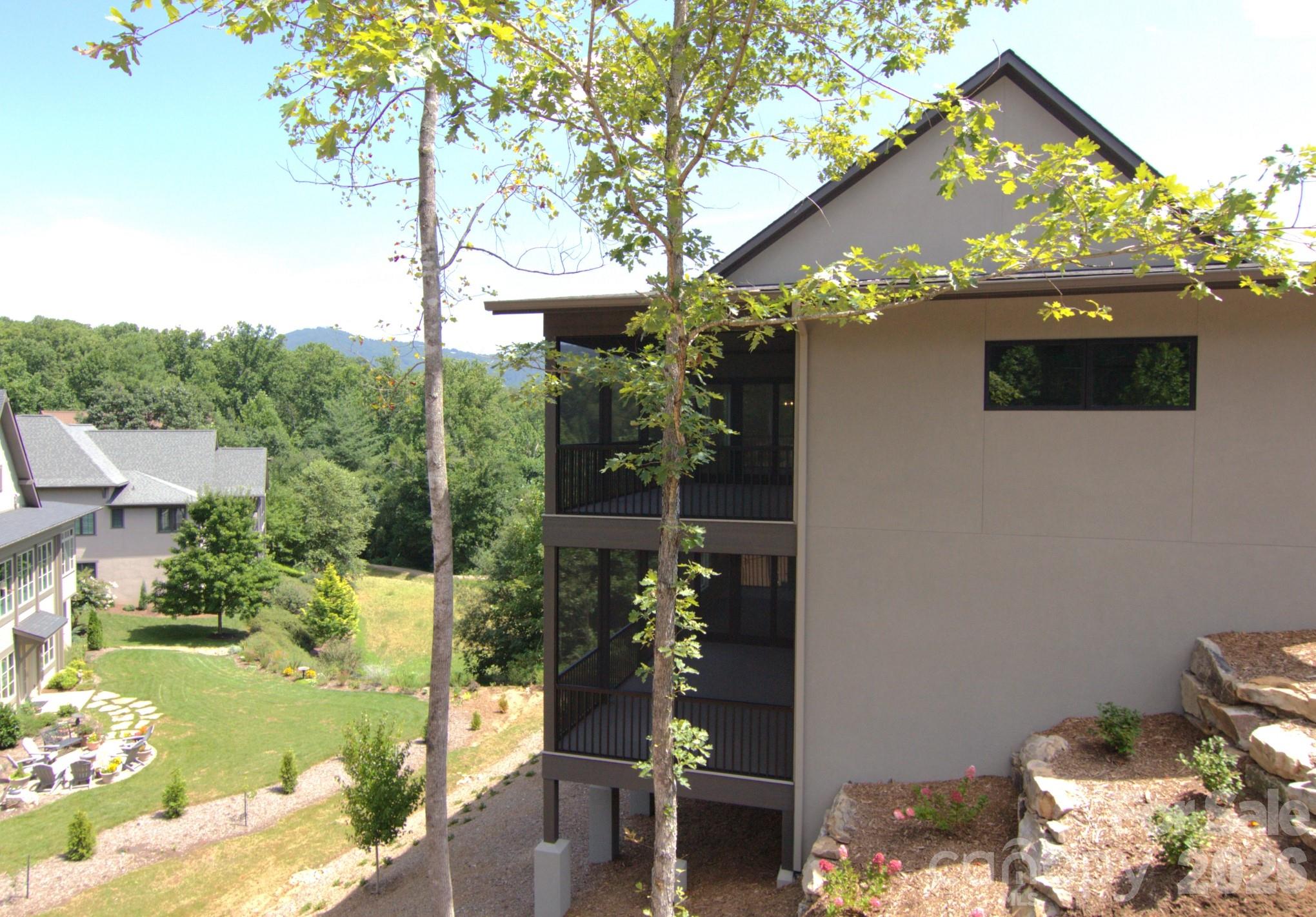 47 Versailles Lane Property Photo 40