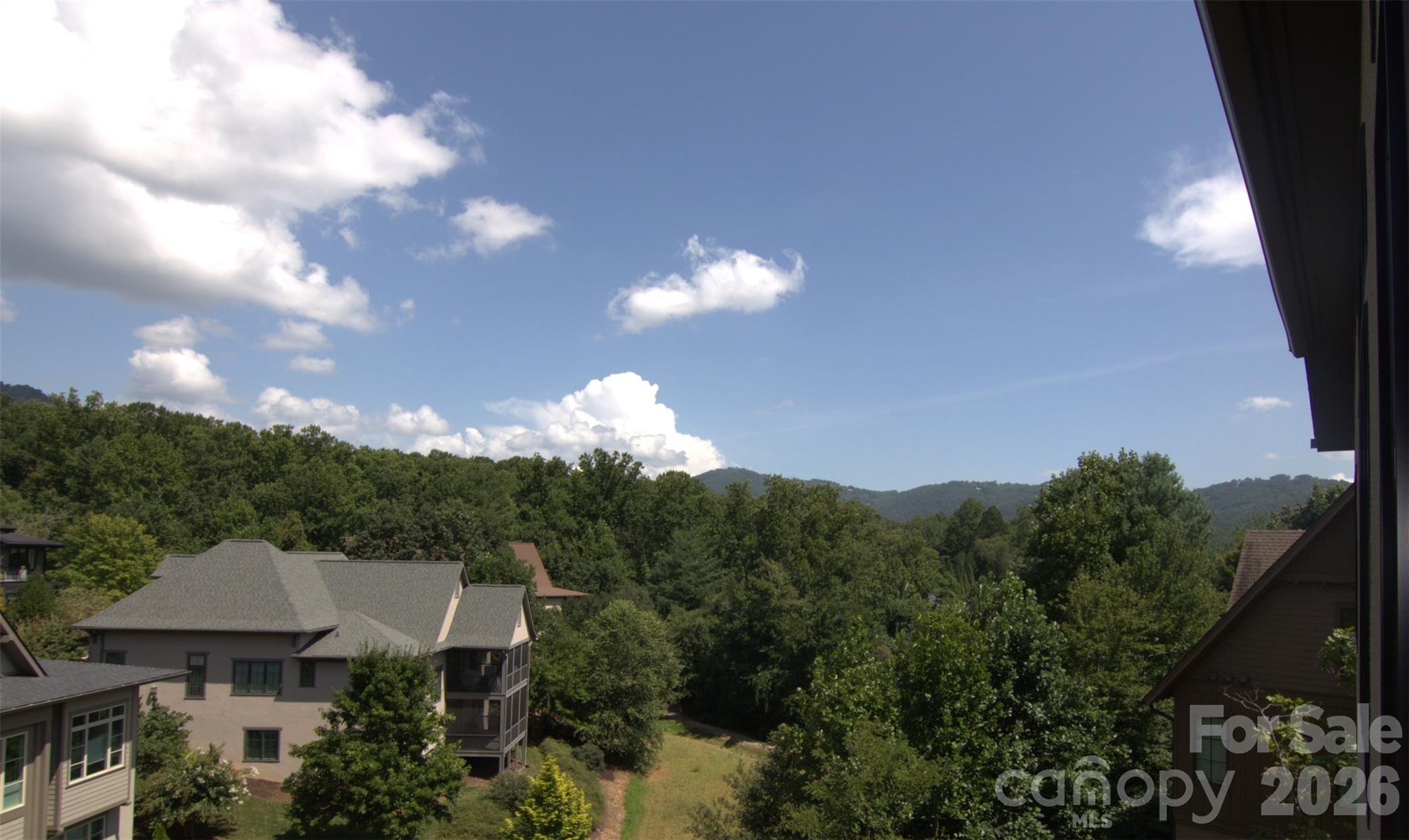 47 Versailles Lane Property Photo 41