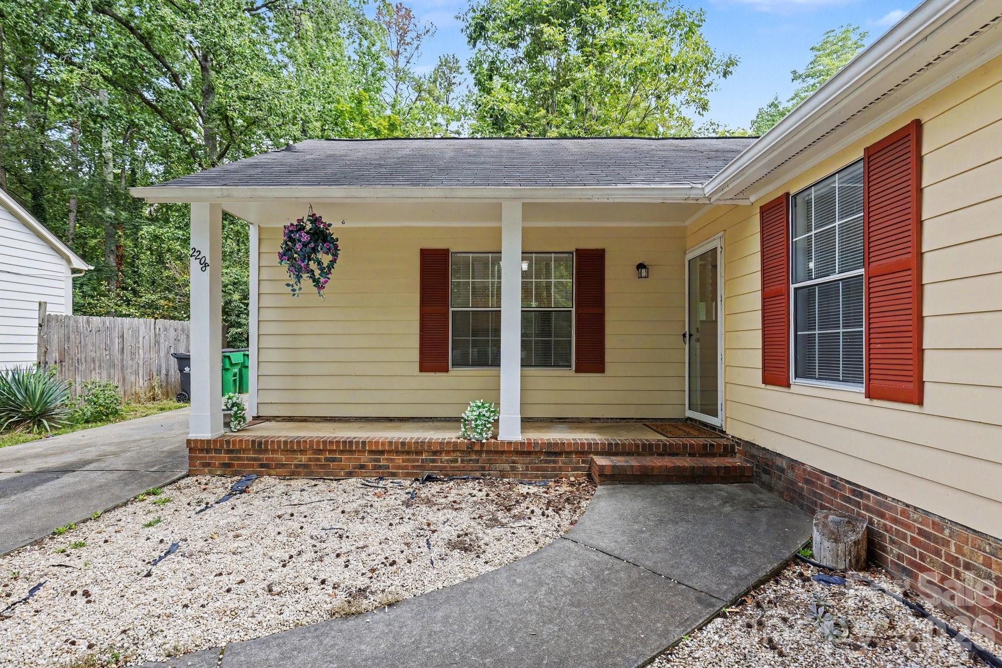 2208 Pinebrook Circle Property Photo 2