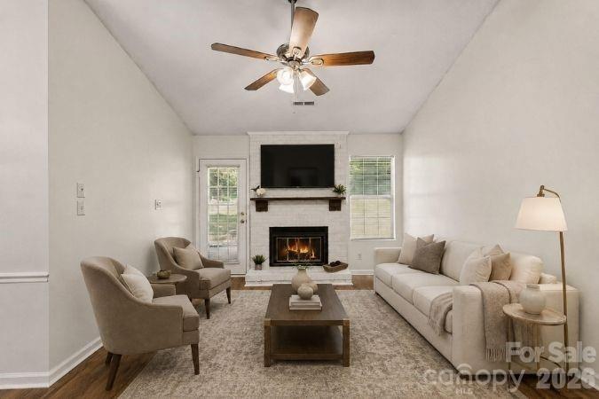 2208 Pinebrook Circle Property Photo 4