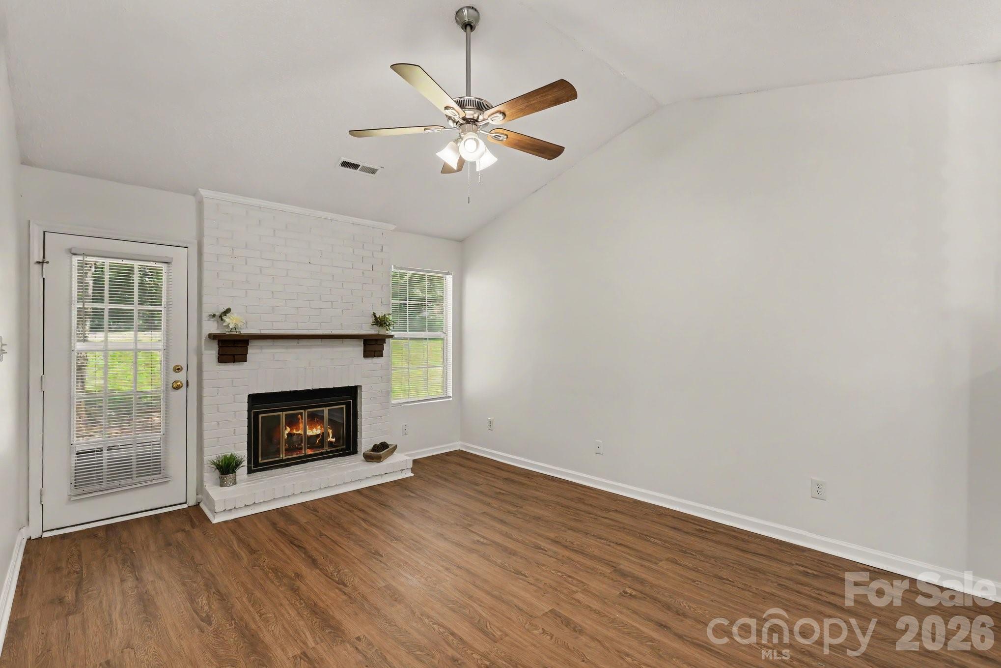 2208 Pinebrook Circle Property Photo 7