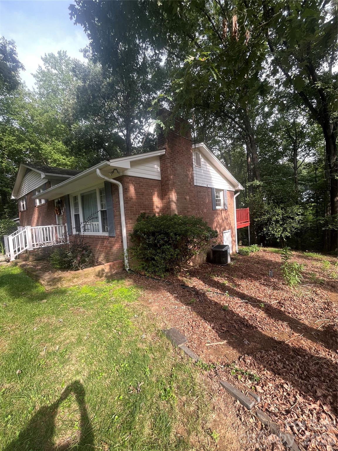 511 Crestview Drive Property Photo 5