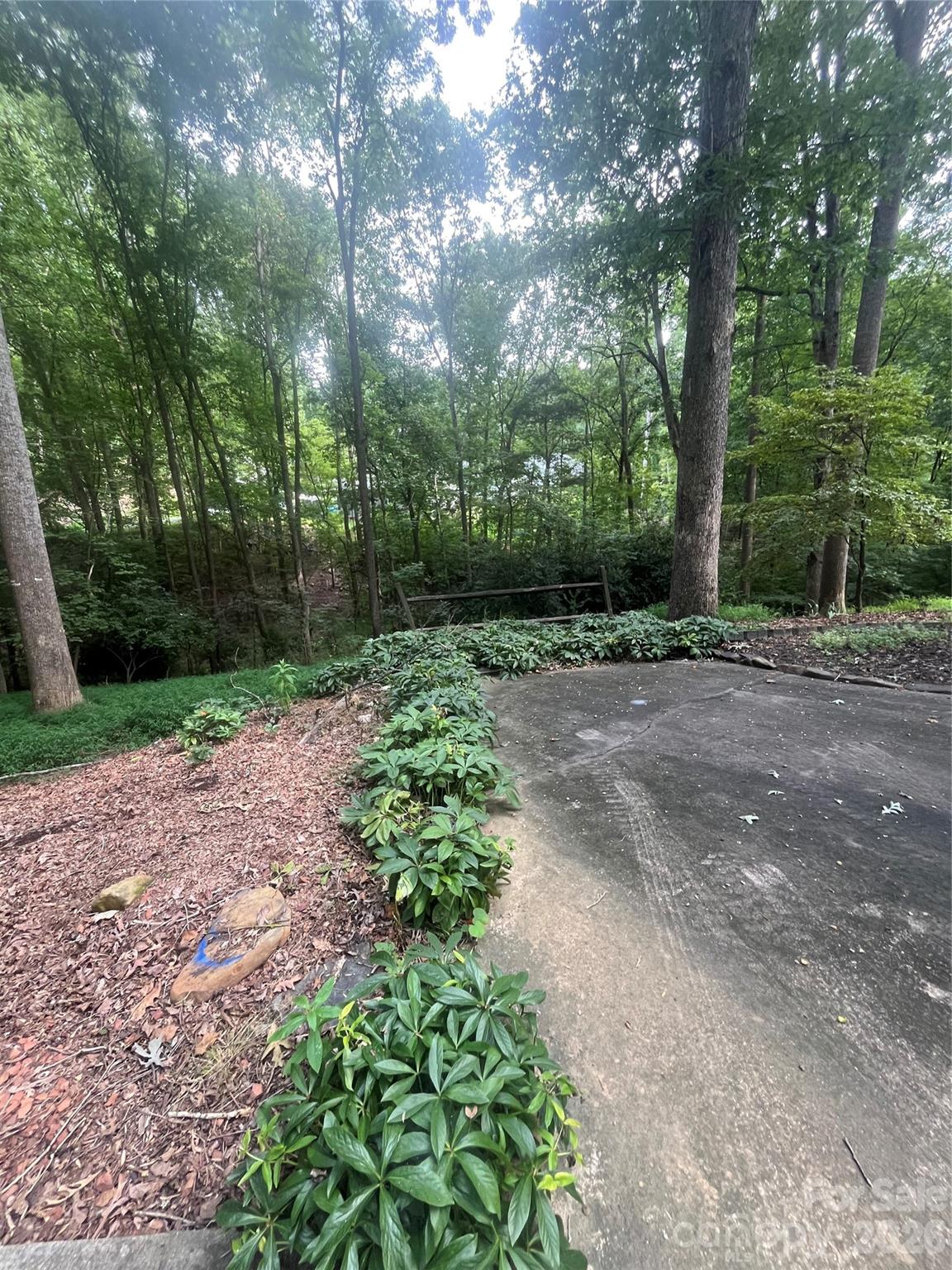 511 Crestview Drive Property Photo 6