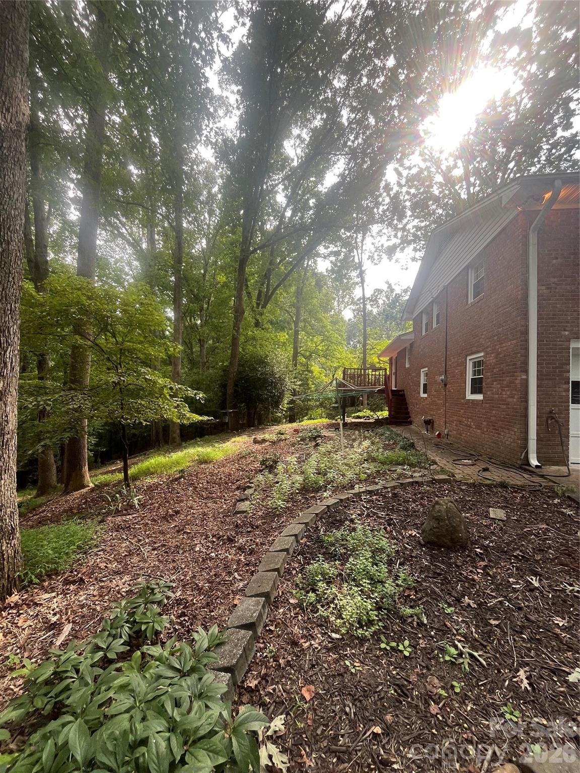 511 Crestview Drive Property Photo 8