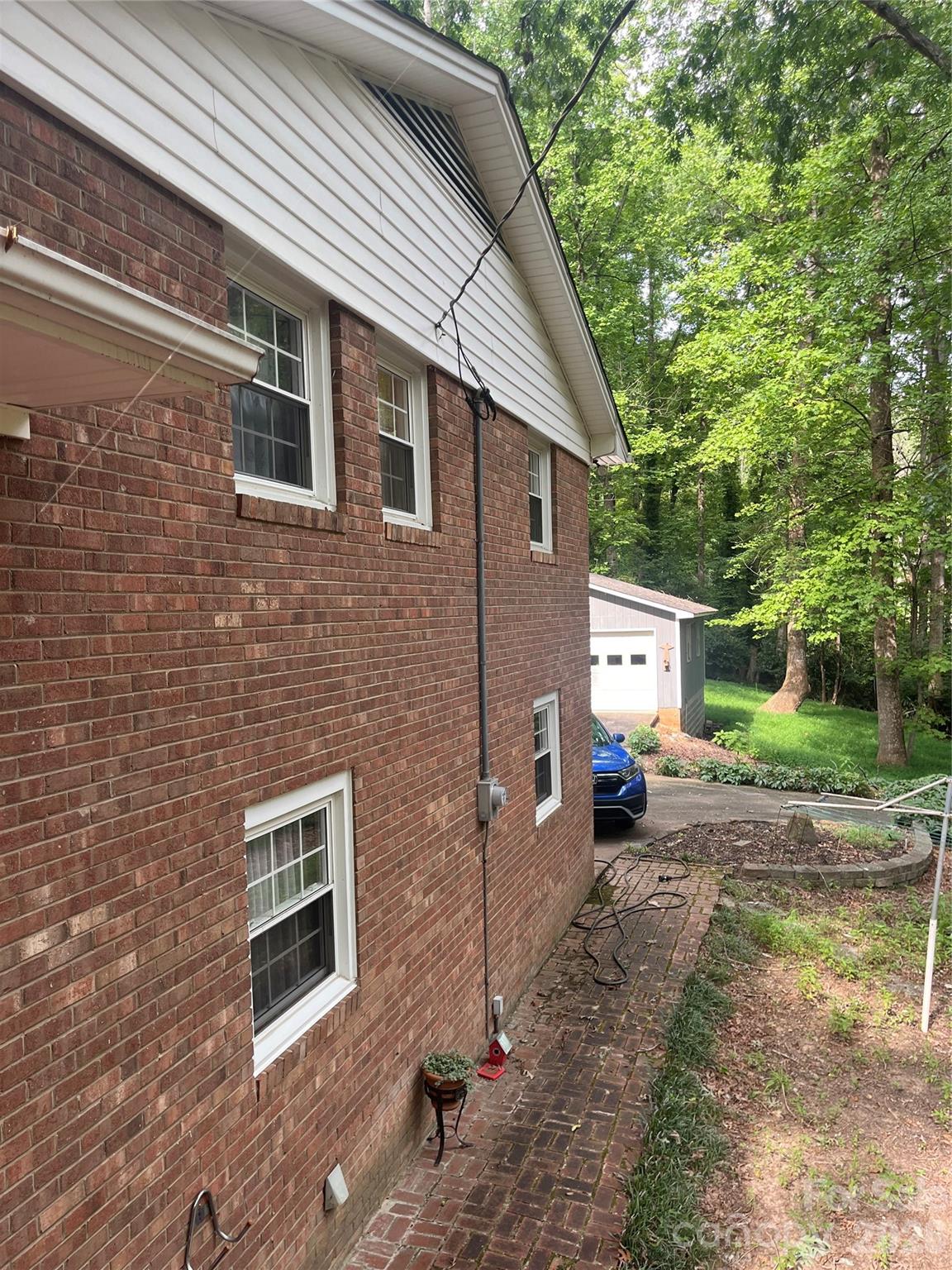 511 Crestview Drive Property Photo 12