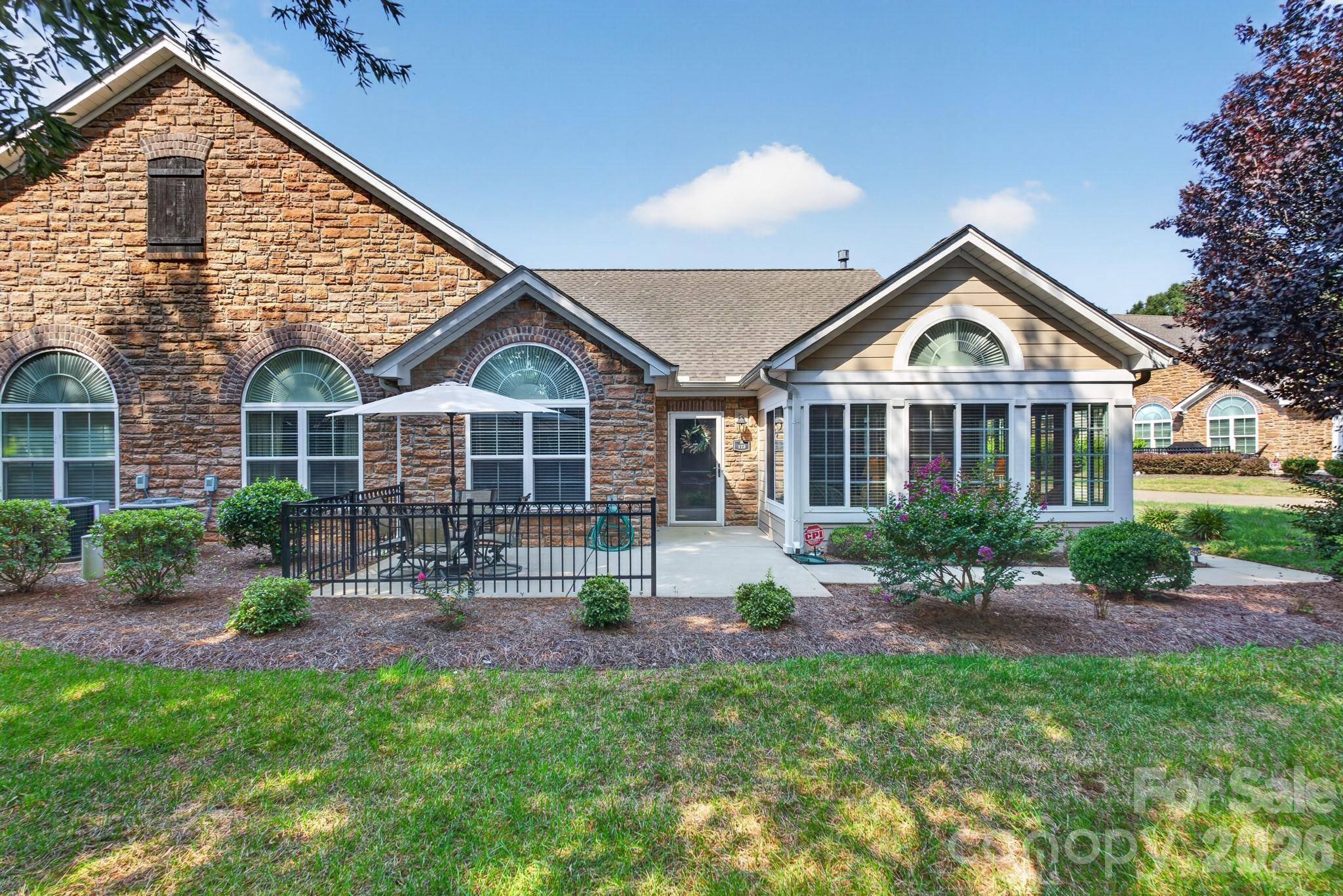128 Lone Oak Circle Property Photo 1
