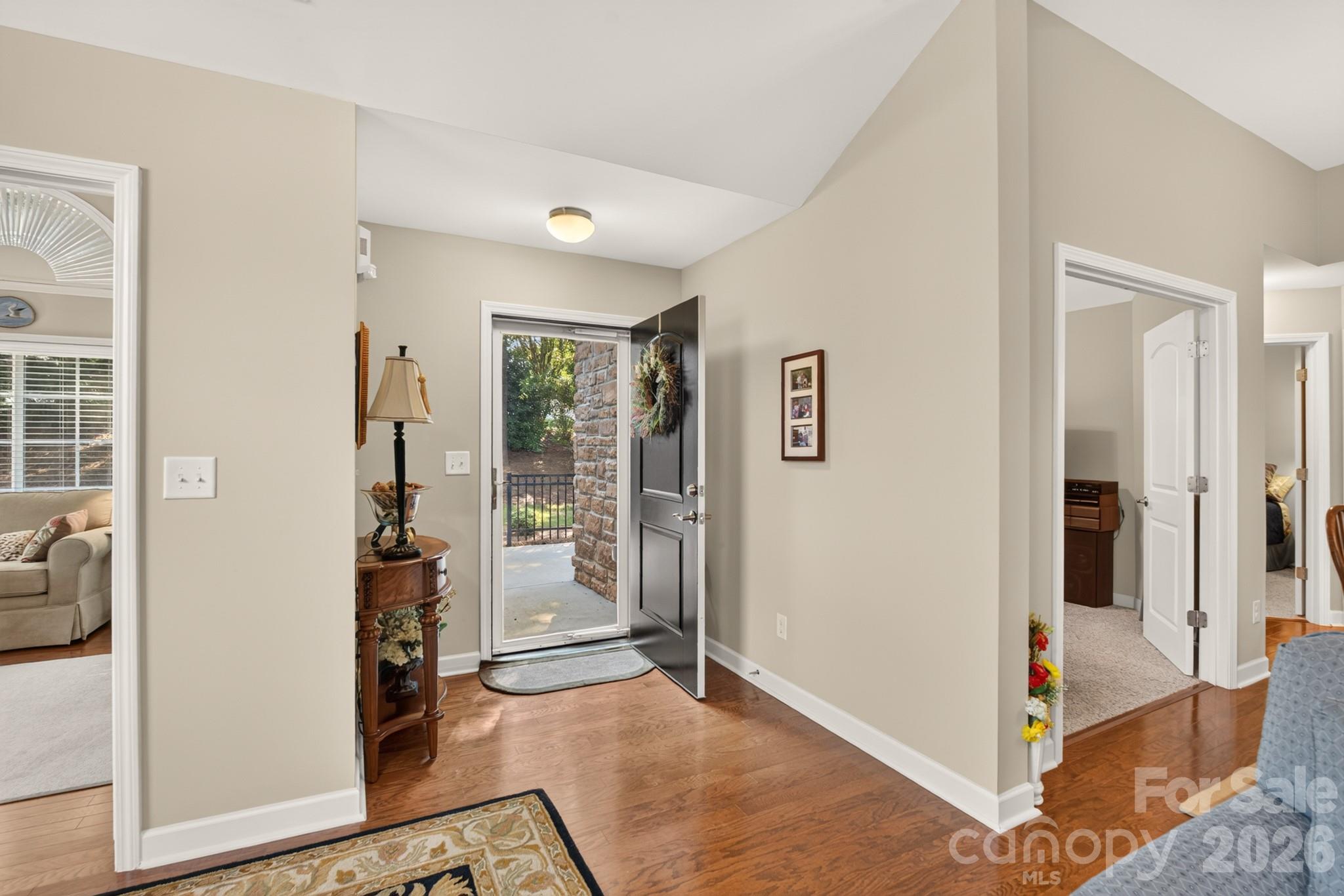 128 Lone Oak Circle Property Photo 2