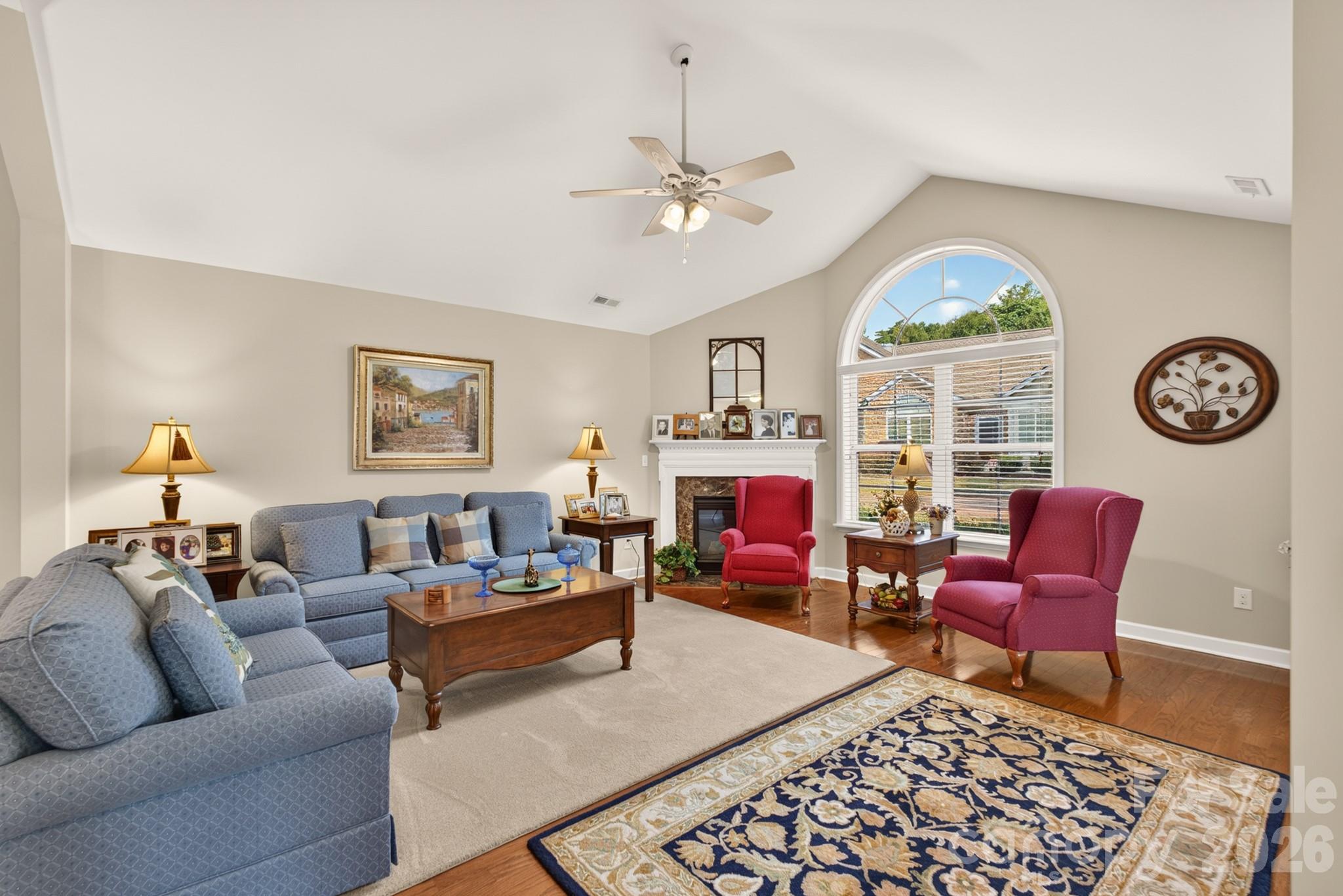 128 Lone Oak Circle Property Photo 3