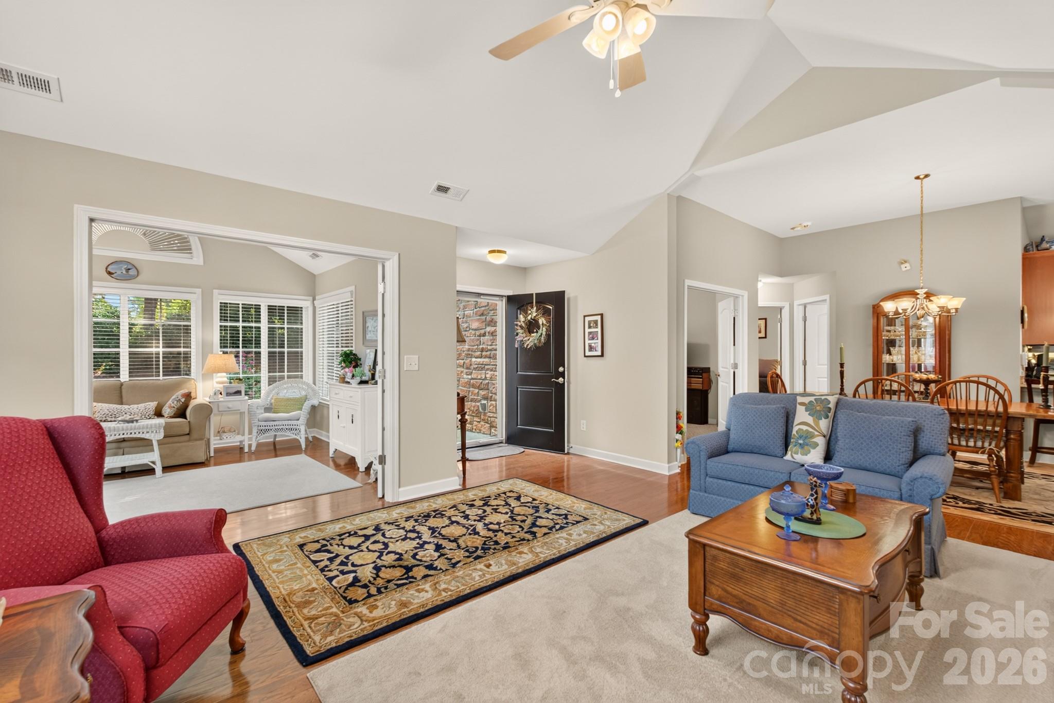 128 Lone Oak Circle Property Photo 4