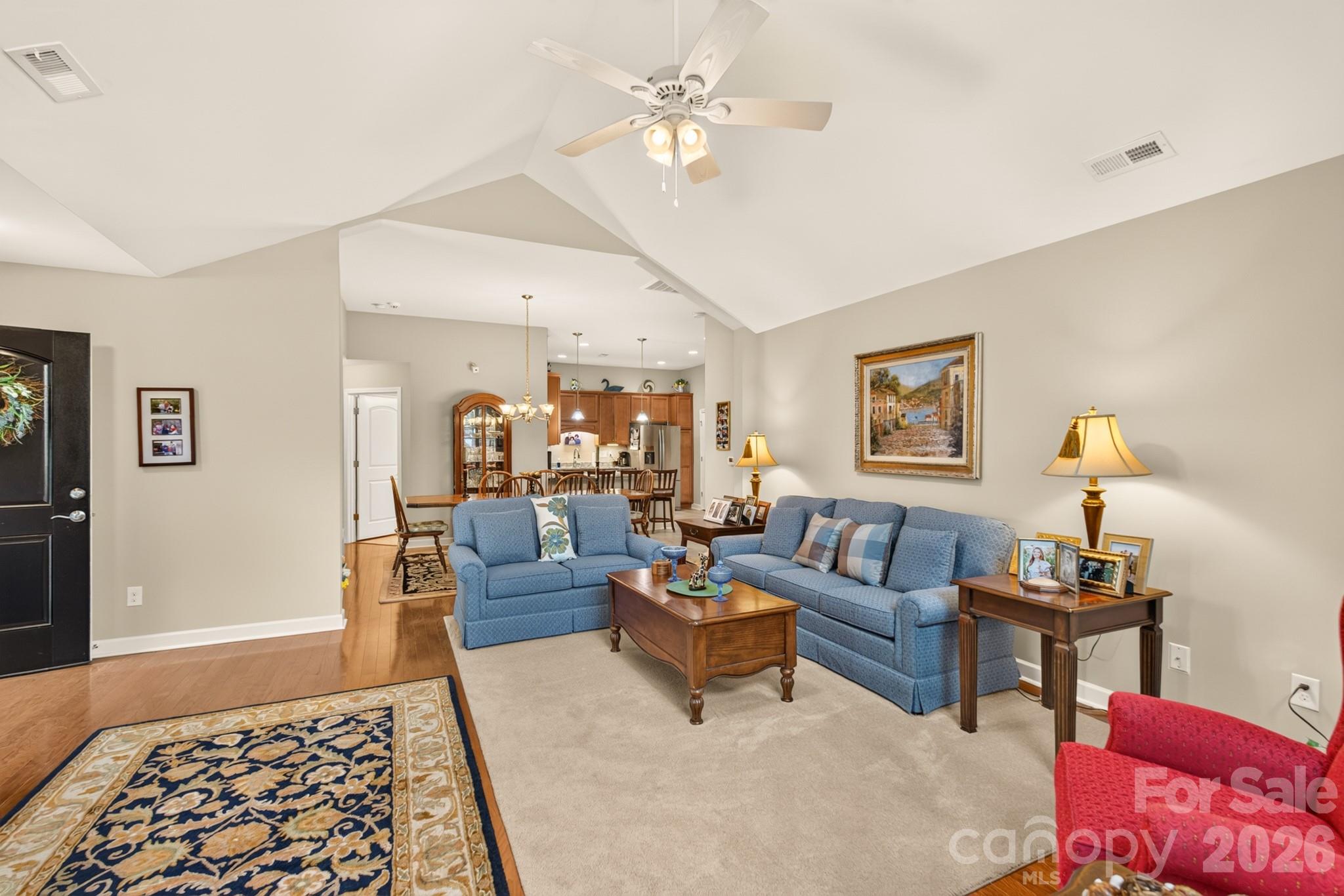 128 Lone Oak Circle Property Photo 6