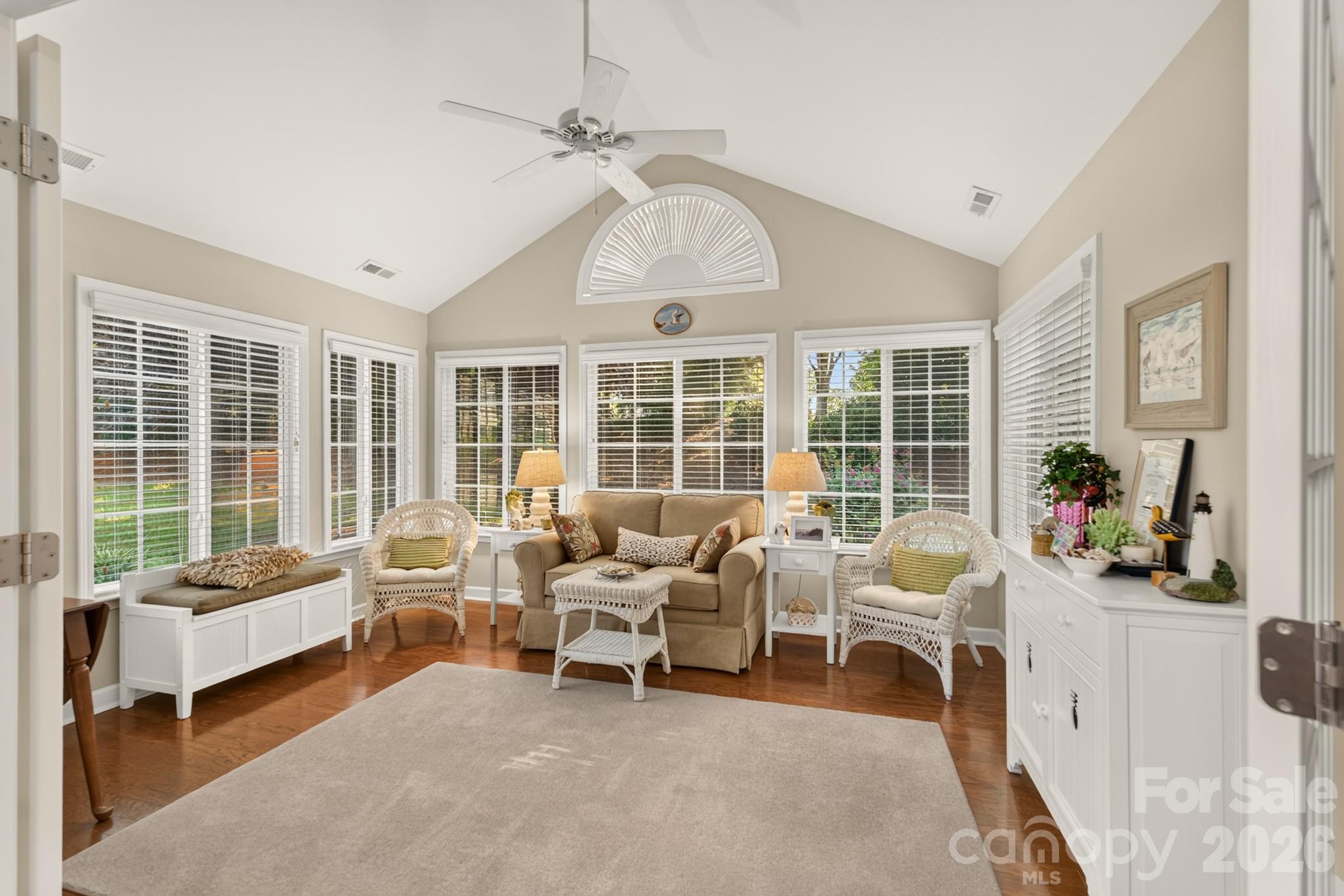 128 Lone Oak Circle Property Photo 7