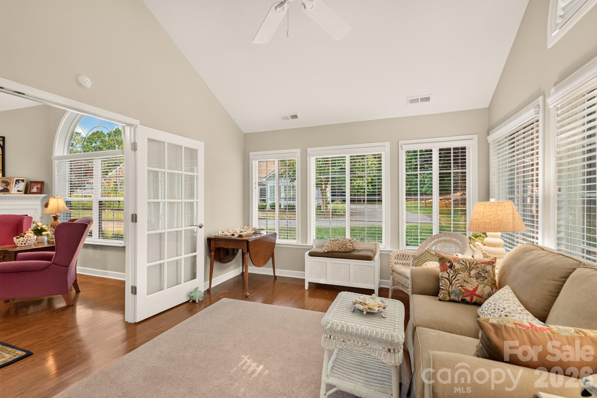 128 Lone Oak Circle Property Photo 8