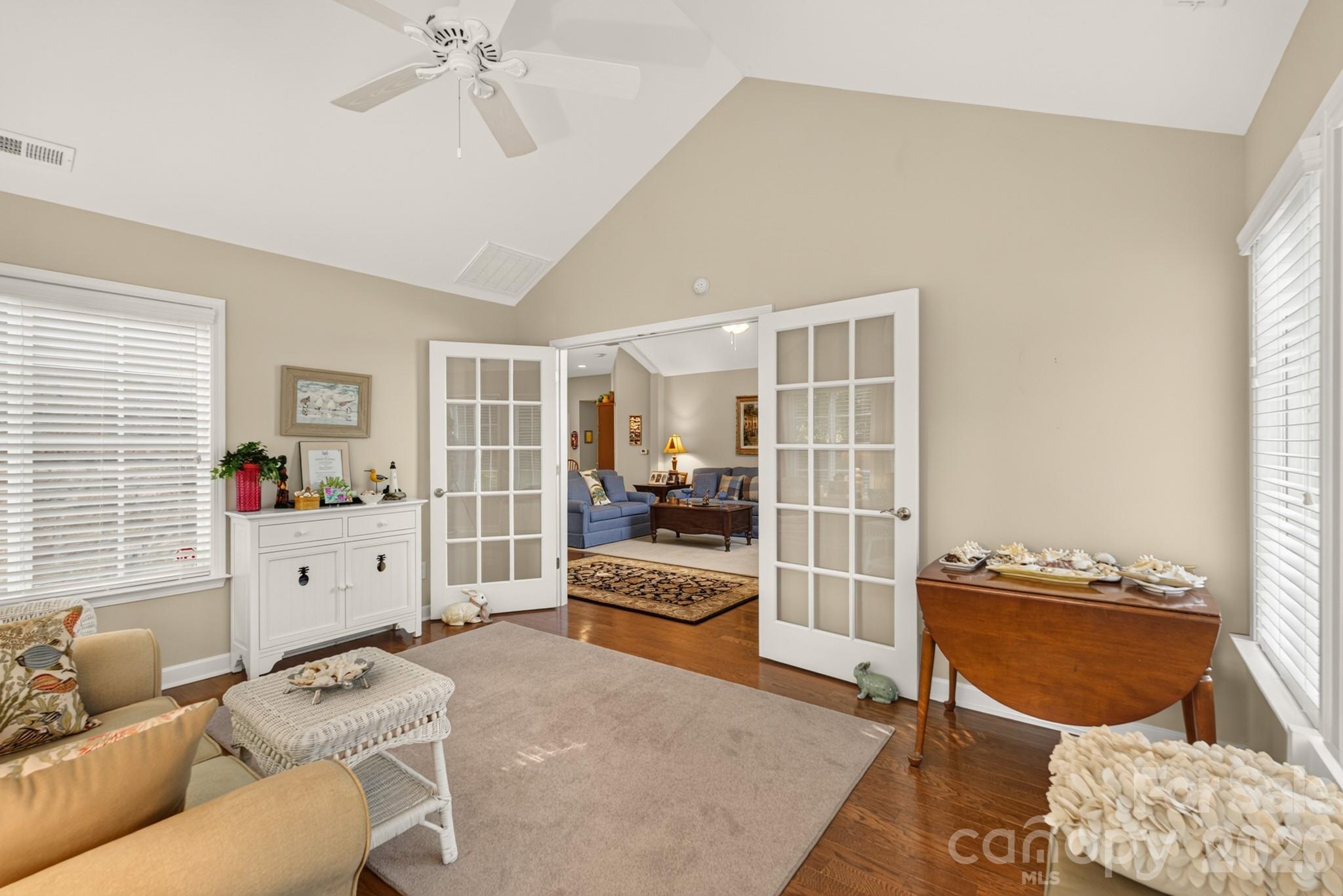 128 Lone Oak Circle Property Photo 9