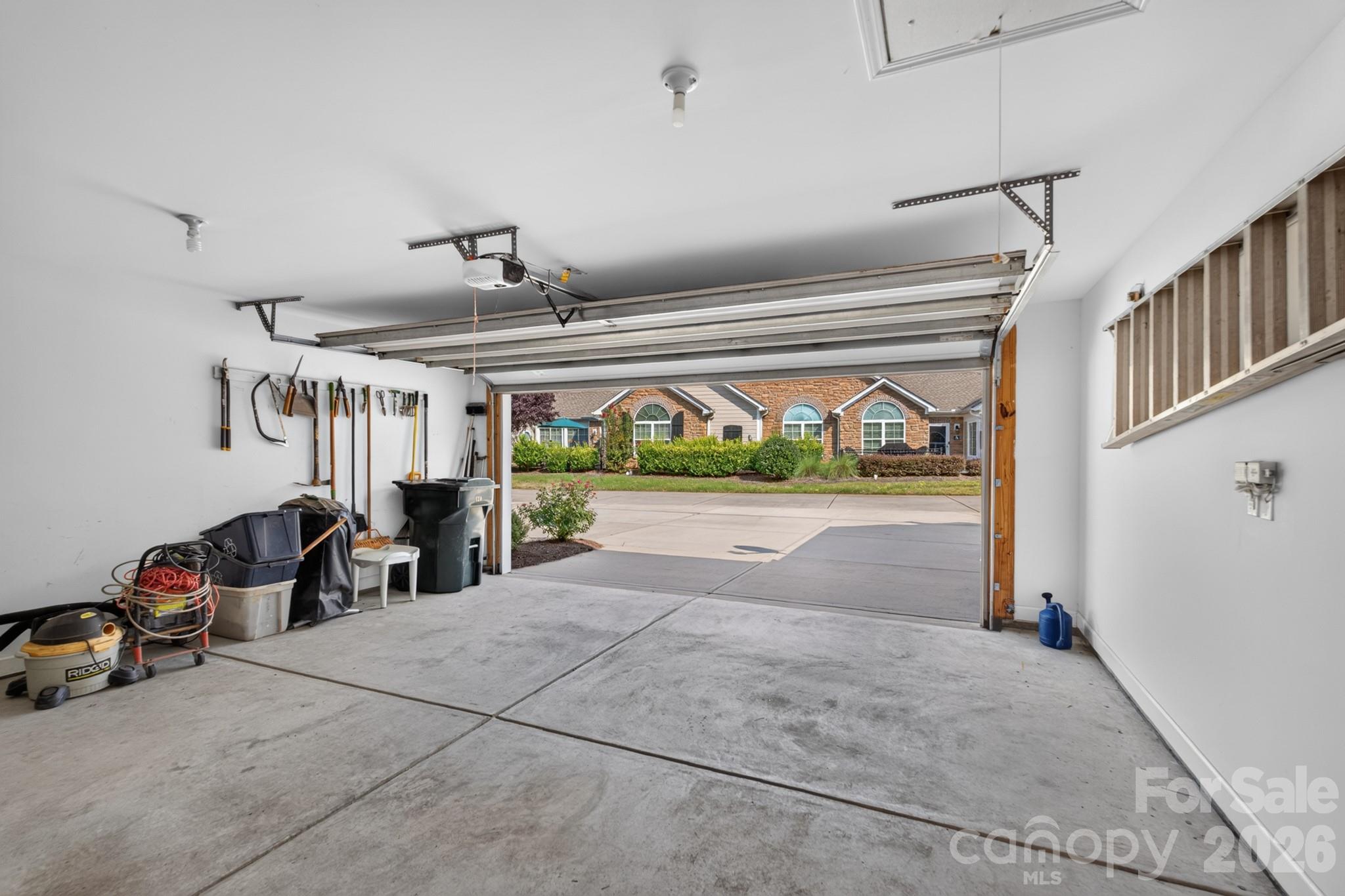 128 Lone Oak Circle Property Photo 34