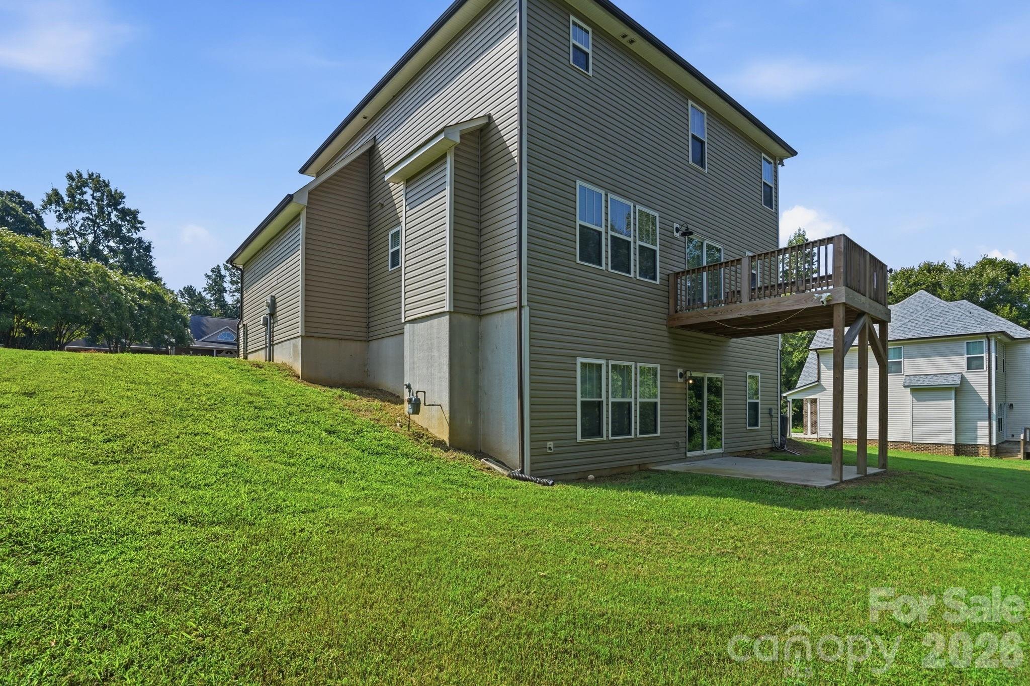 235 Brook Avenue Property Photo 6