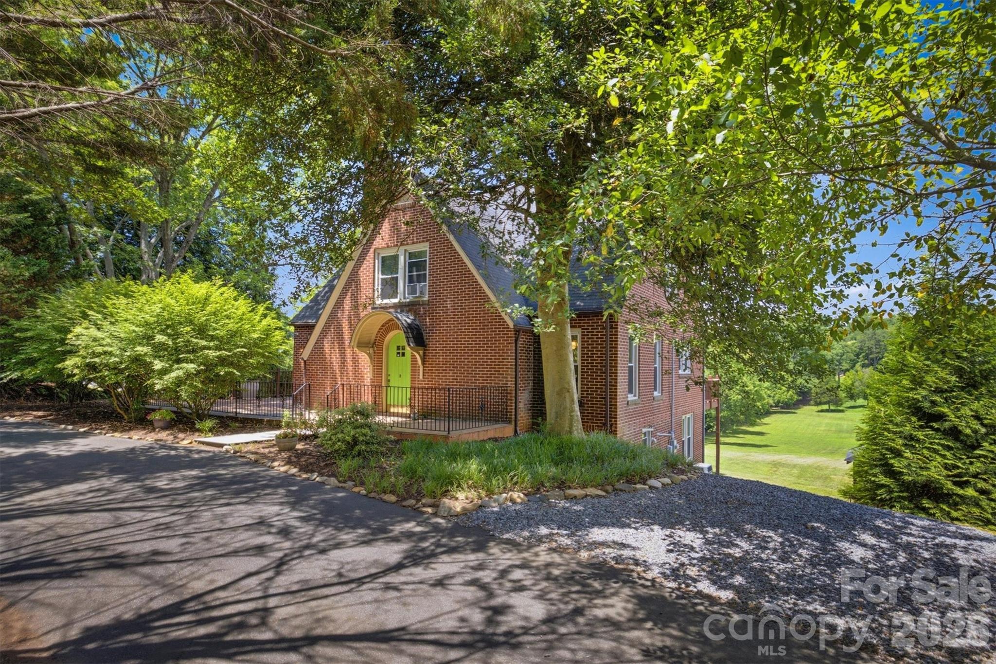 1205 E Union Street Property Photo 2