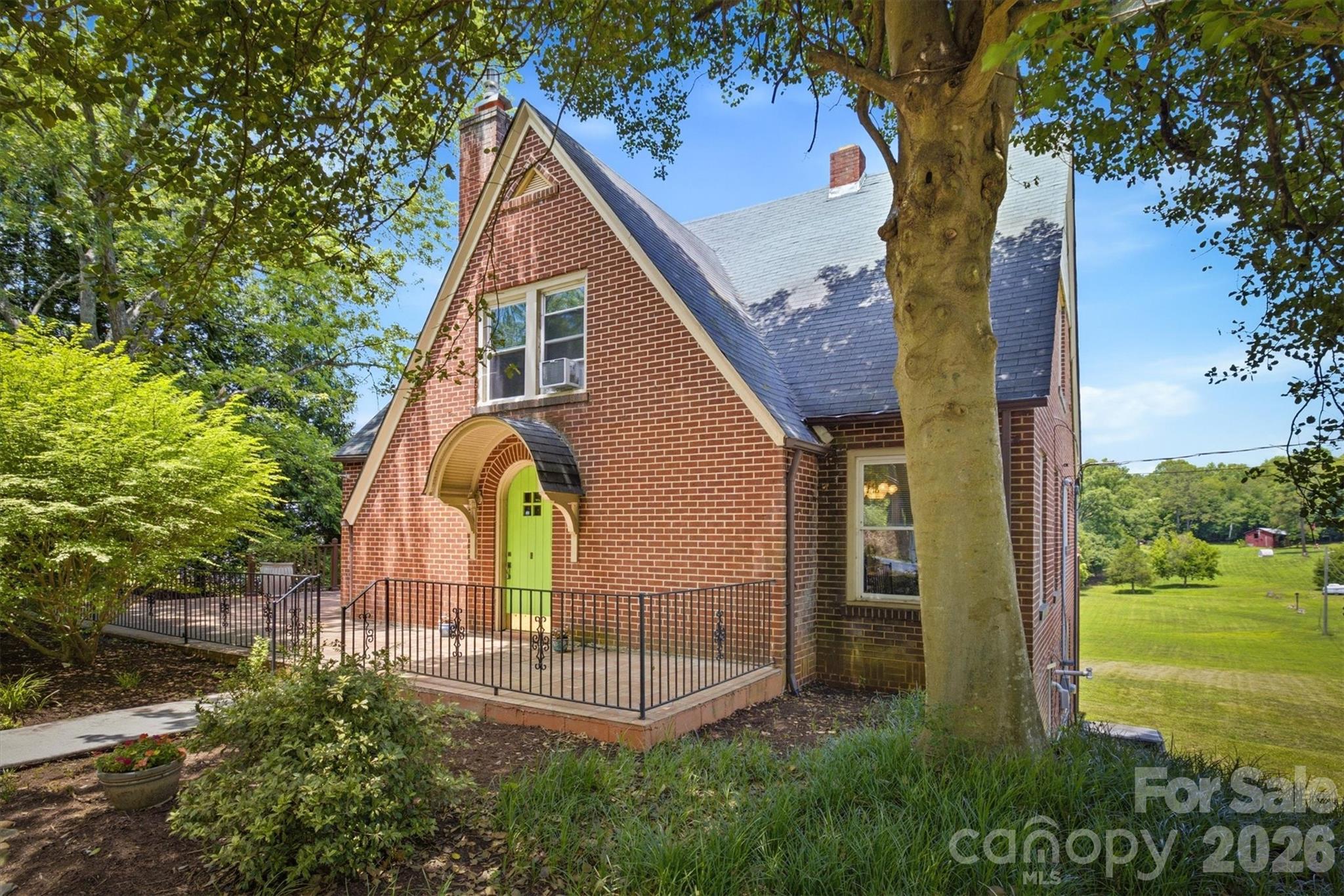 1205 E Union Street Property Photo 3