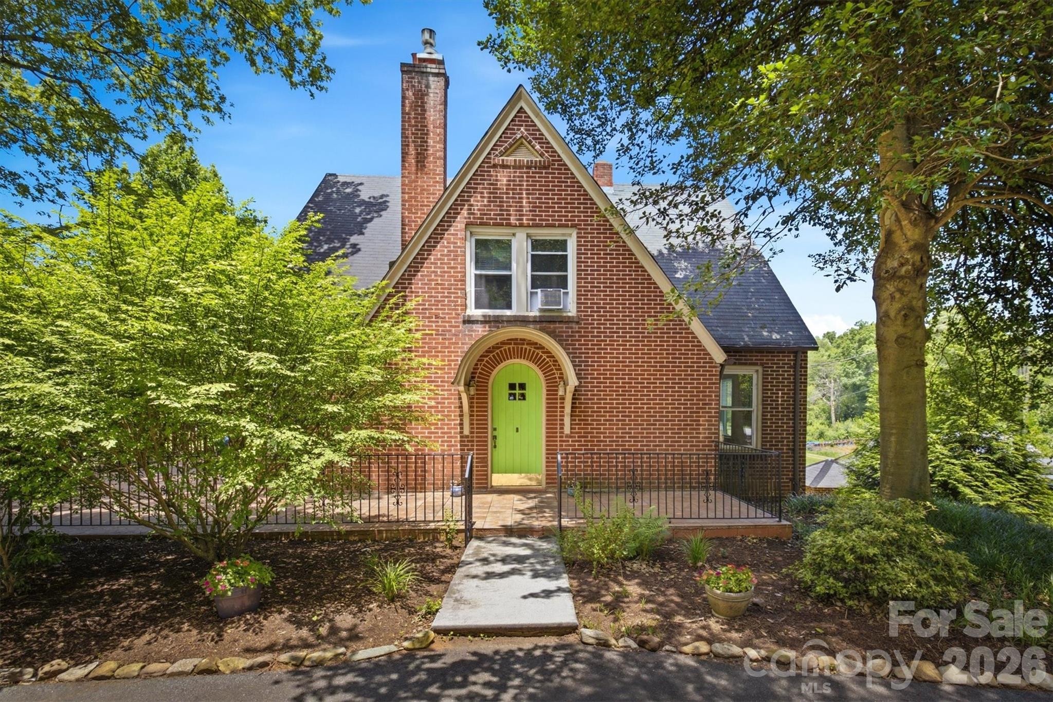 1205 E Union Street Property Photo 4
