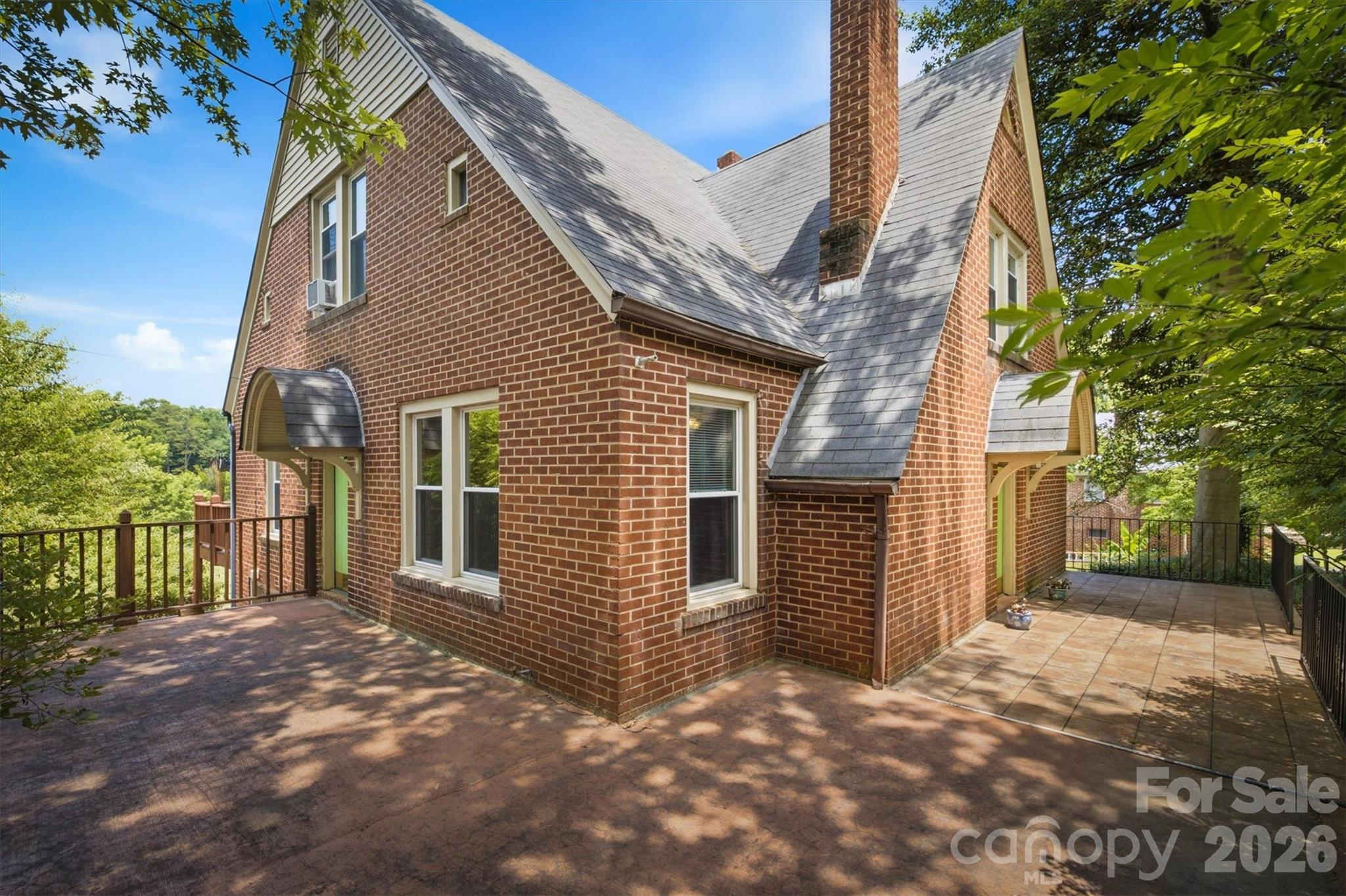 1205 E Union Street Property Photo 5