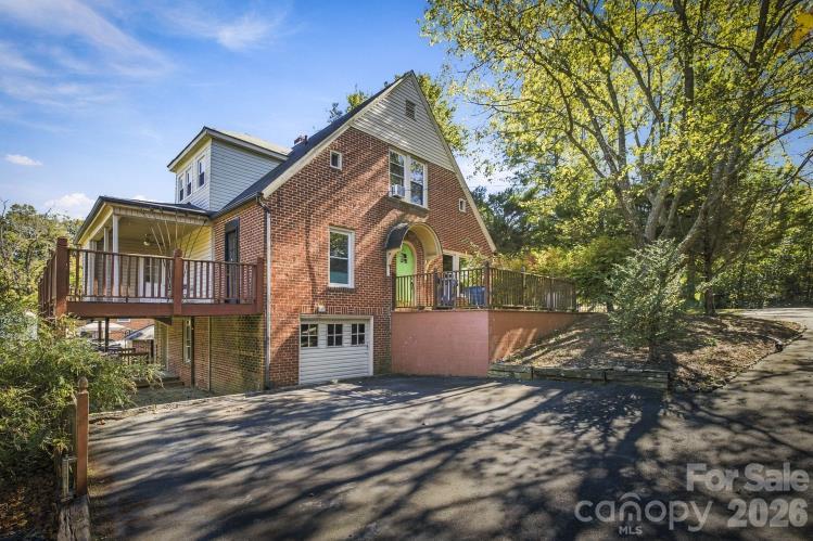 1205 E Union Street Property Photo 6