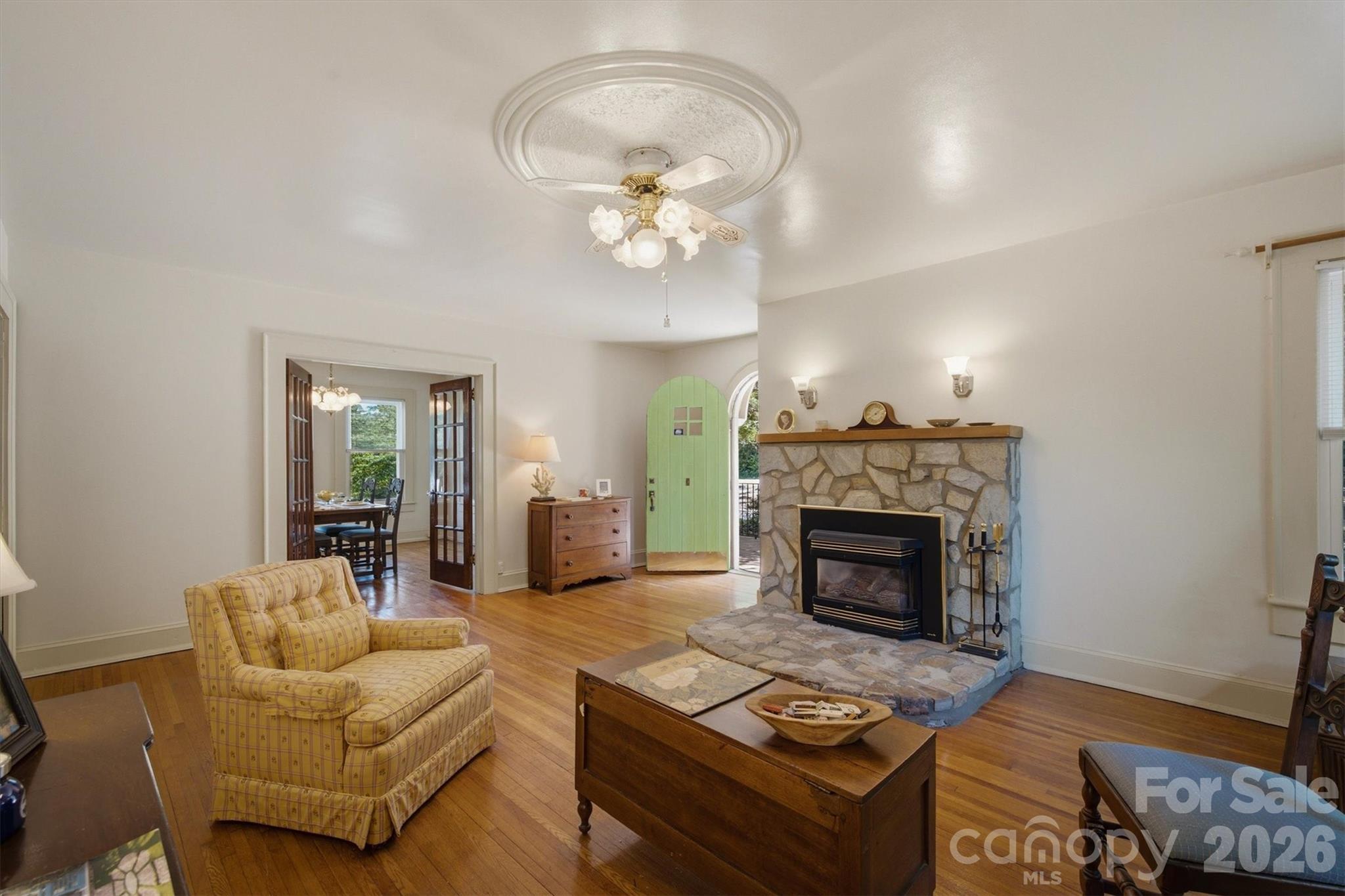1205 E Union Street Property Photo 9