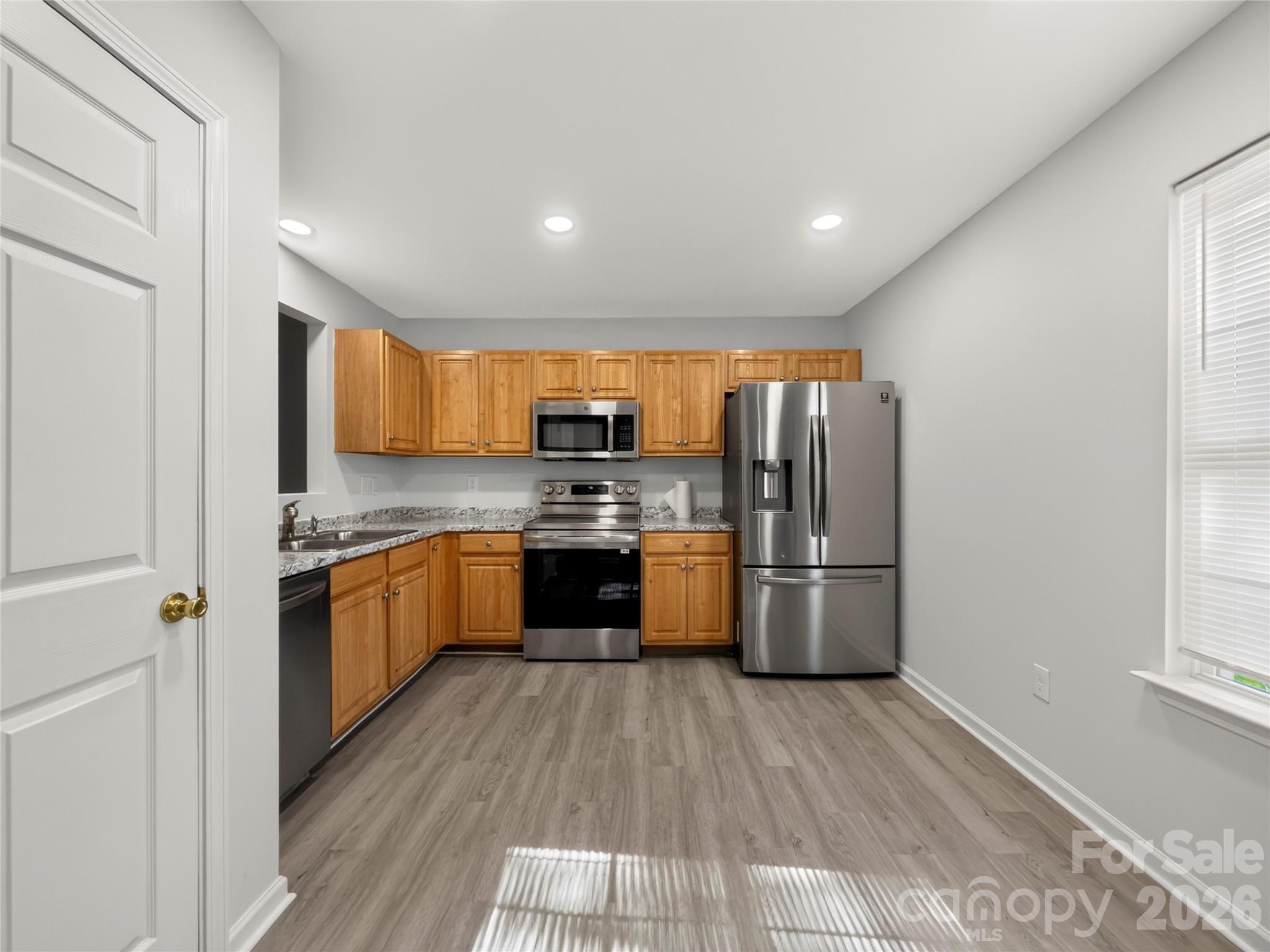 2216 Emmons Lane Property Photo 6