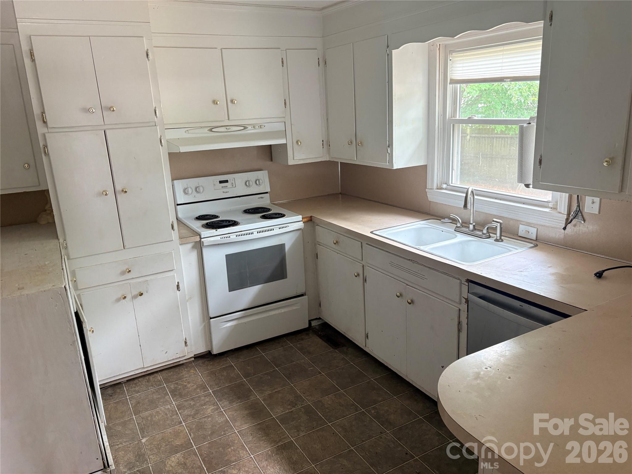 102 N Minor Street Property Photo 10