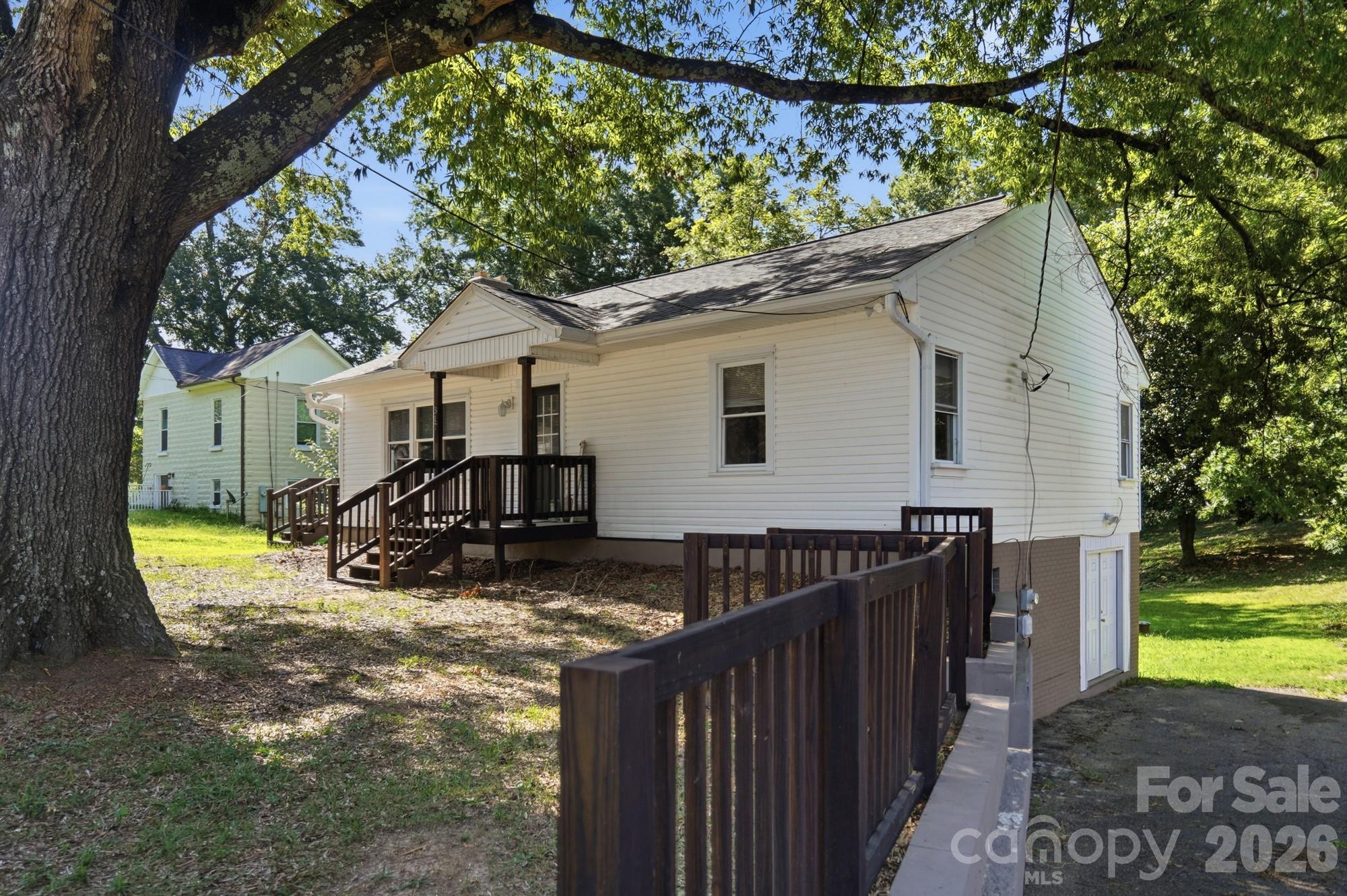 317 E 4th Avenue Property Photo 4