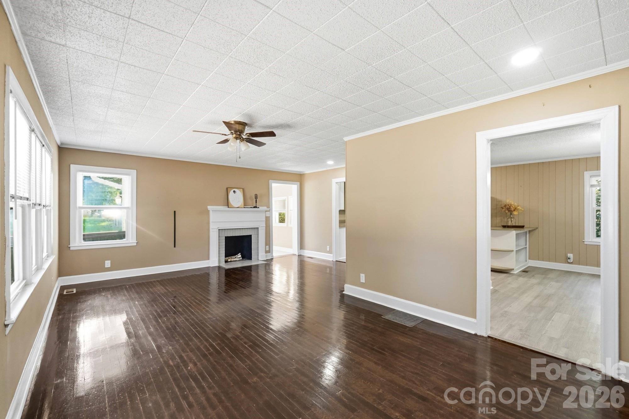 317 E 4th Avenue Property Photo 6