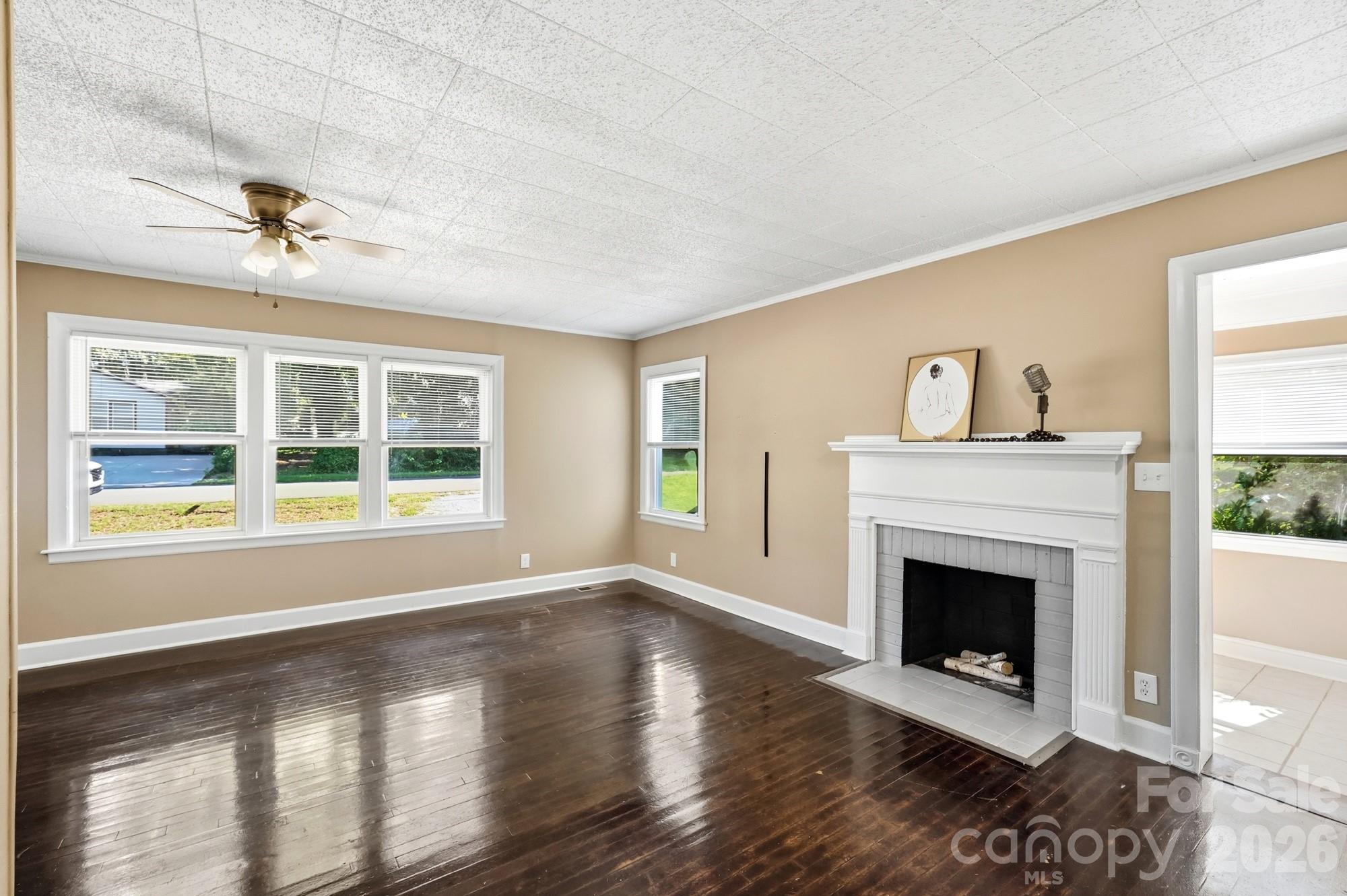317 E 4th Avenue Property Photo 7