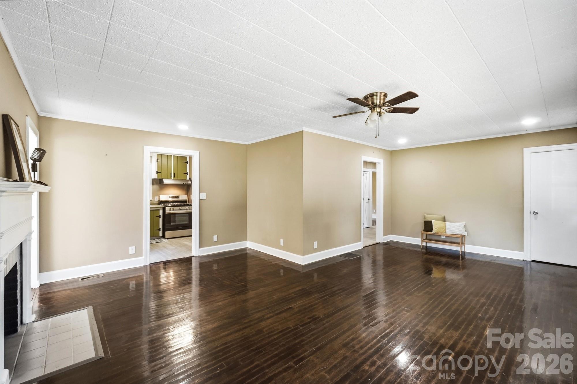 317 E 4th Avenue Property Photo 9