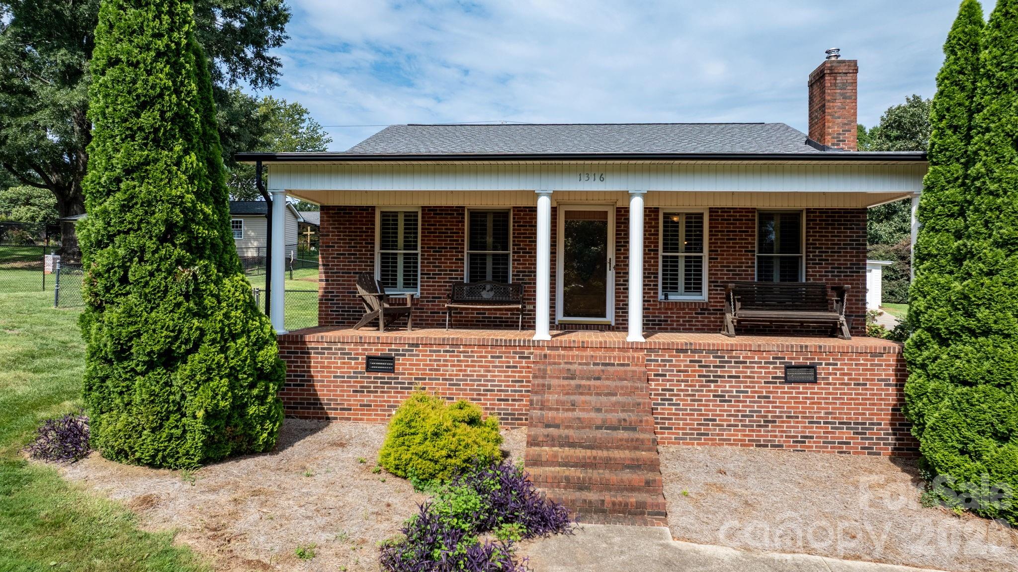 1316 Oak Canopy Road Property Photo 2
