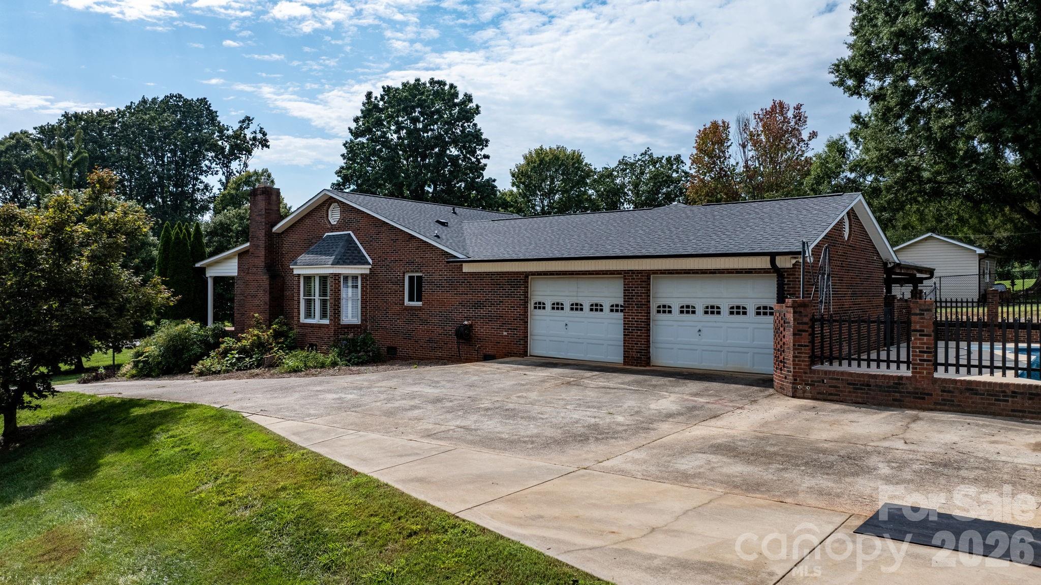 1316 Oak Canopy Road Property Photo 4