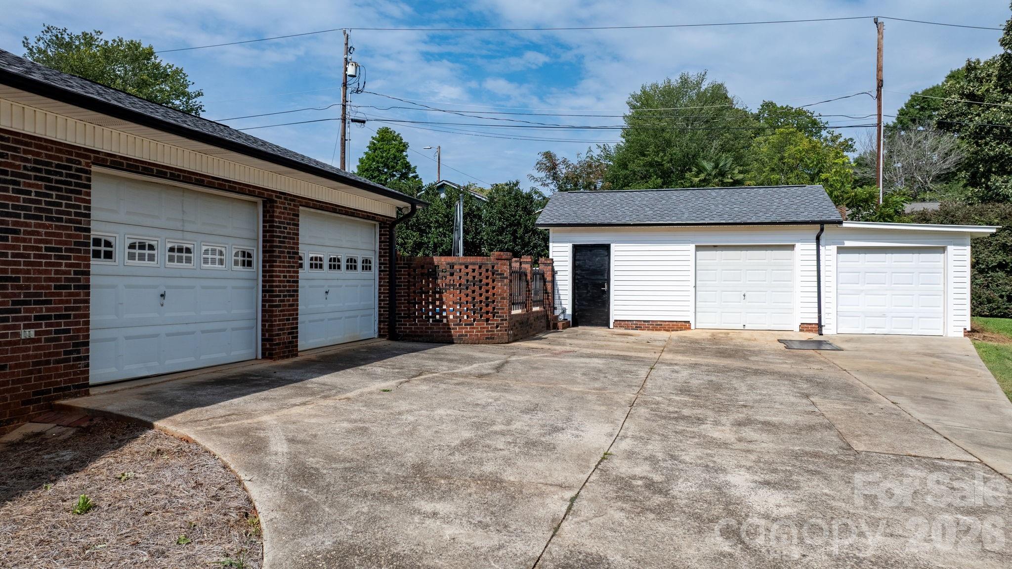 1316 Oak Canopy Road Property Photo 5