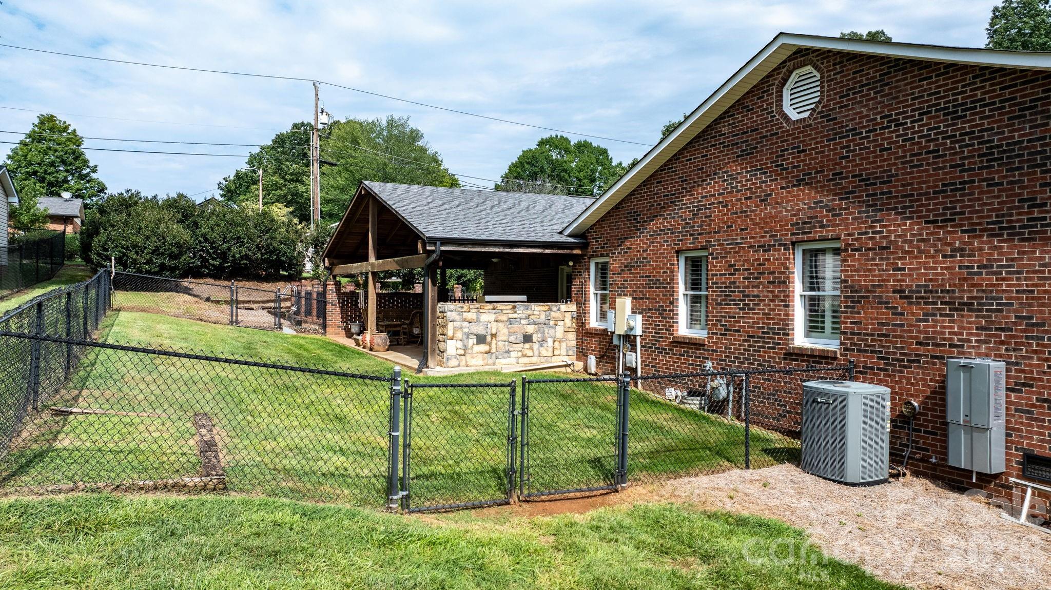 1316 Oak Canopy Road Property Photo 6