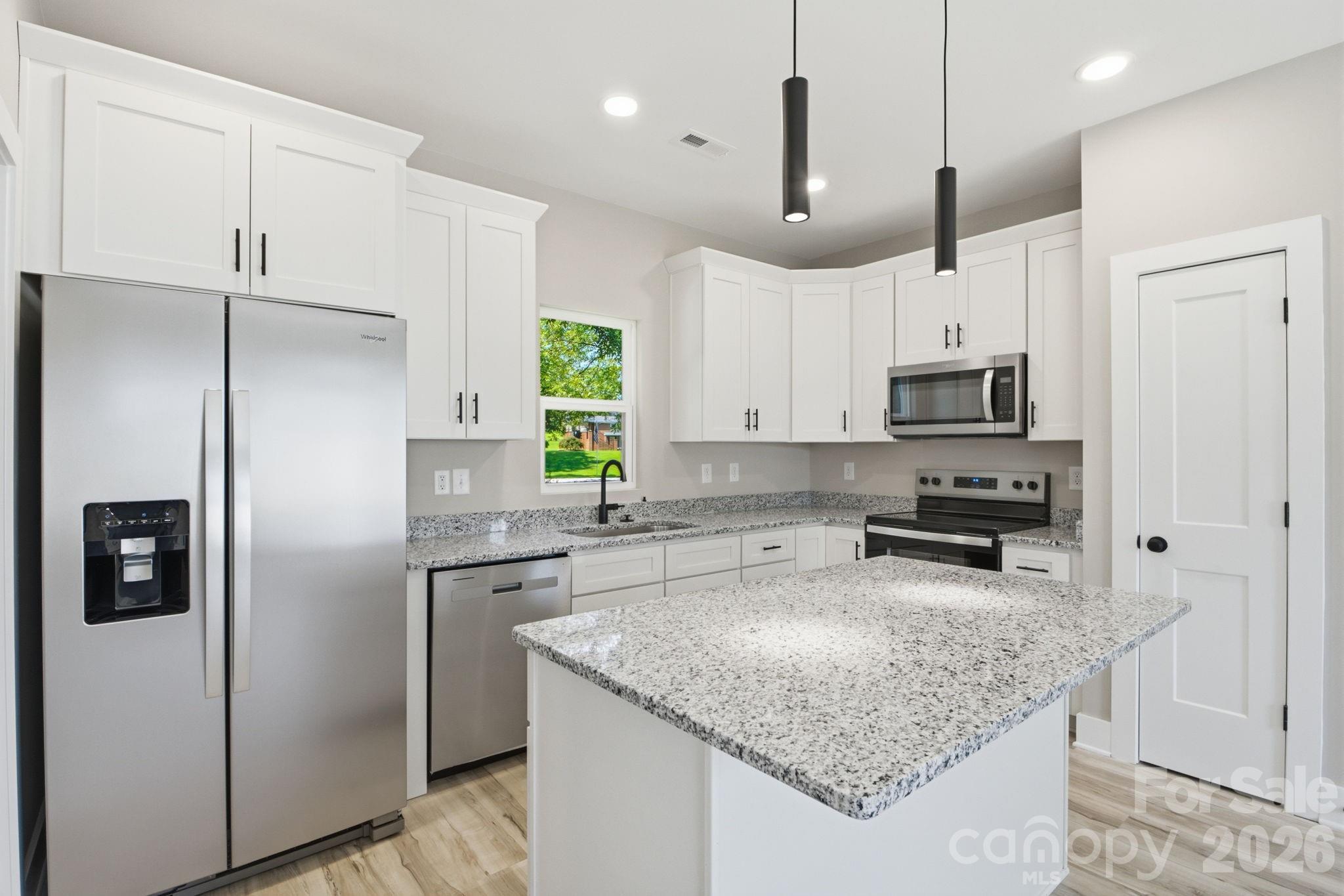1851 Hilltop Circle Property Photo 3