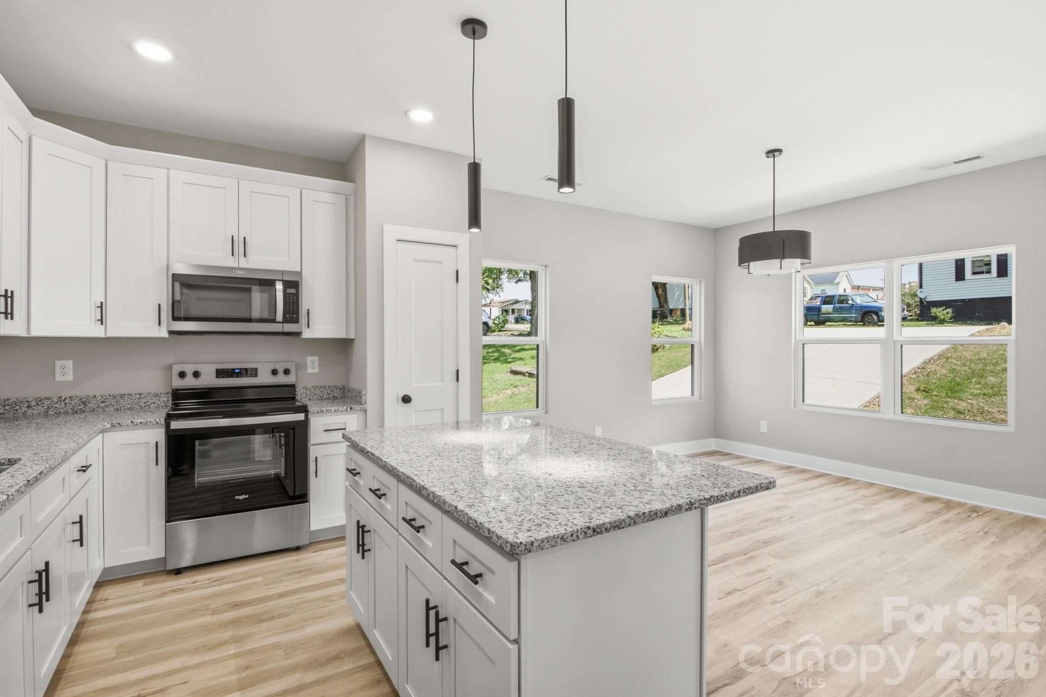 1851 Hilltop Circle Property Photo 4