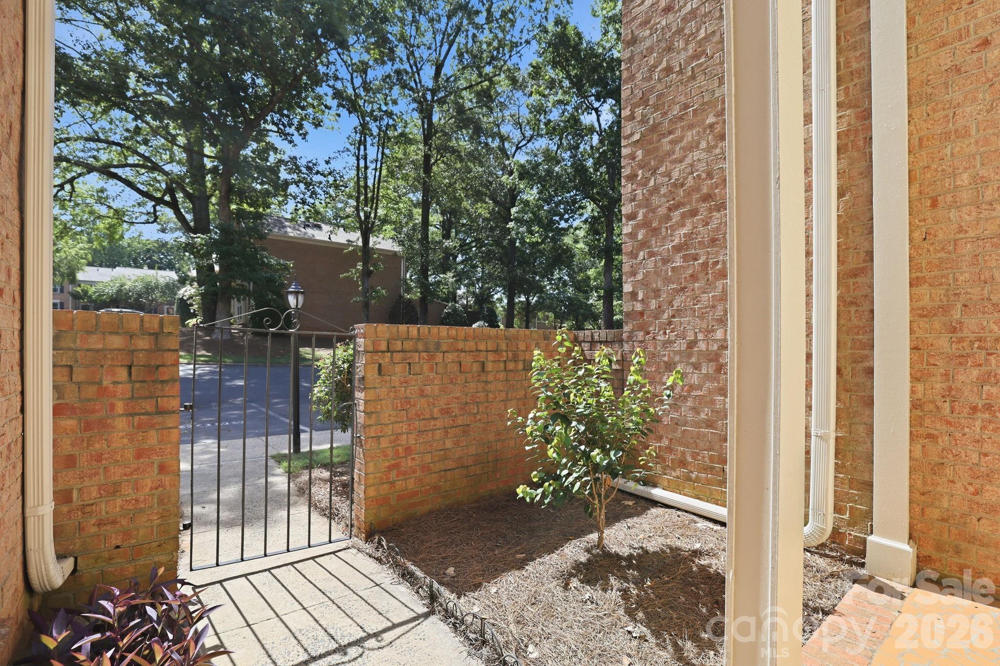 6606 Bunker Hill Circle Property Photo 3