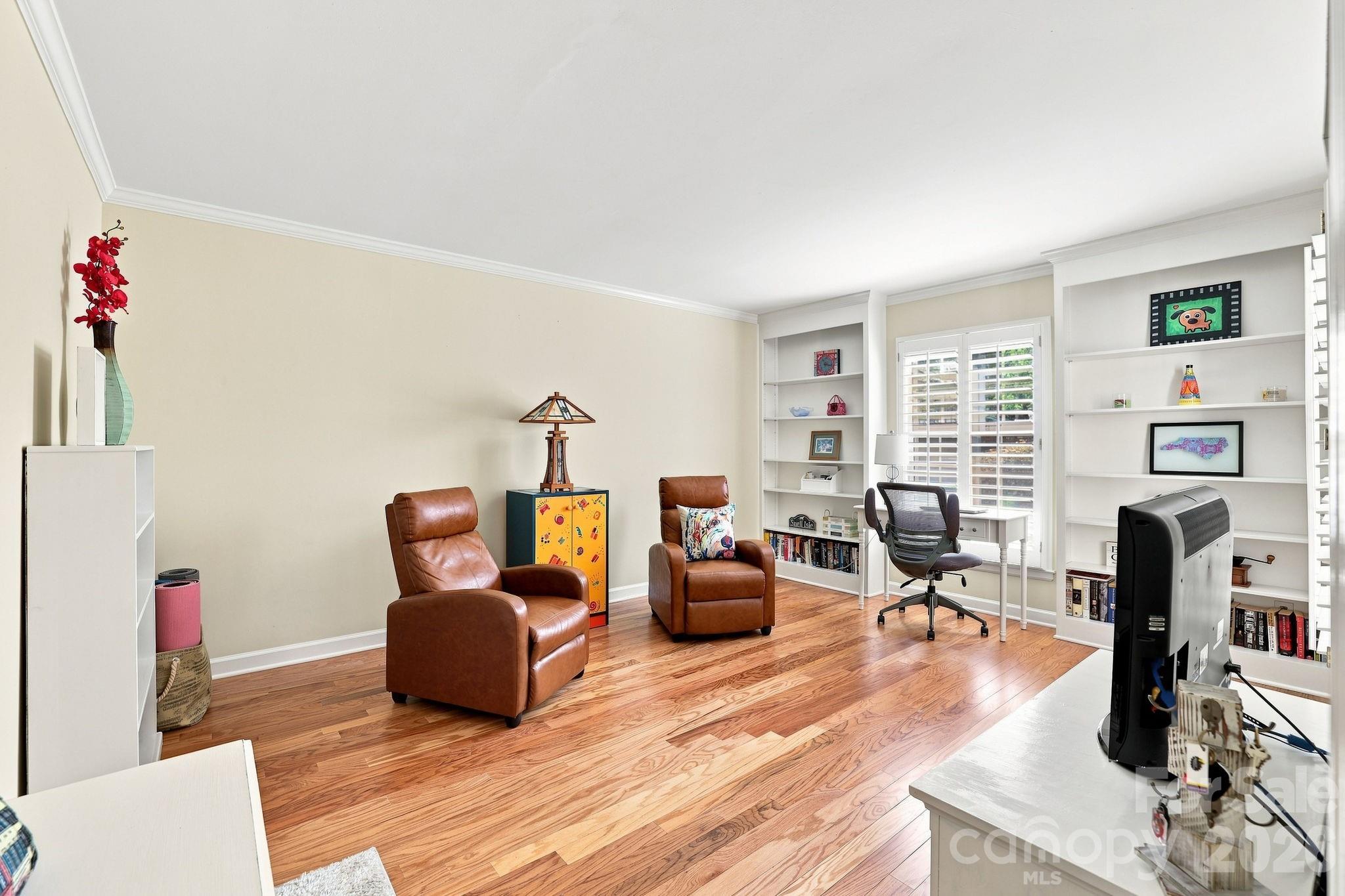 6606 Bunker Hill Circle Property Photo 4
