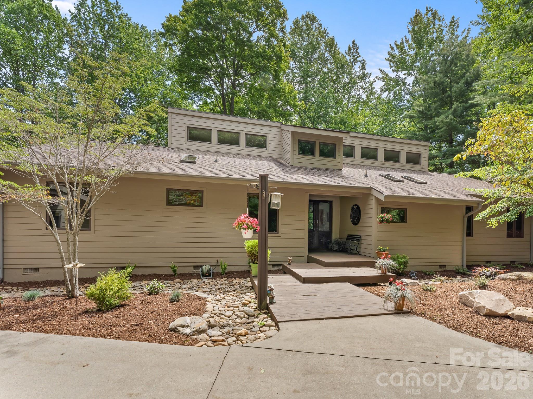 1370 Salola Lane Property Photo 1