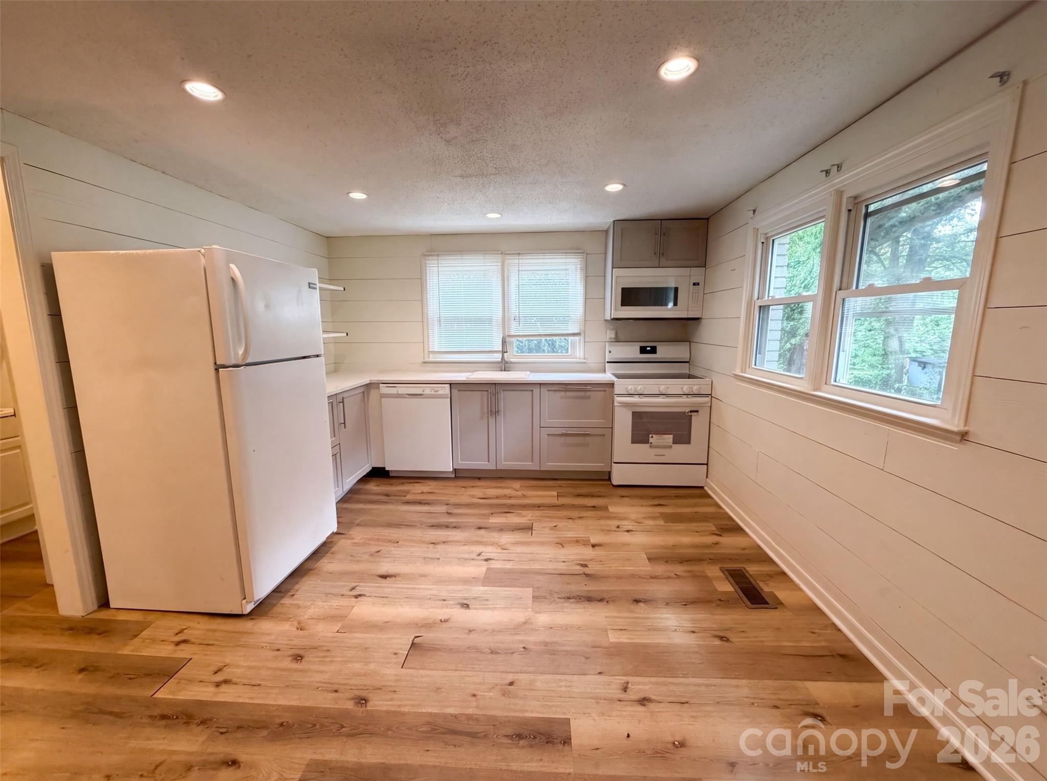 1017 White Lane Property Photo 2