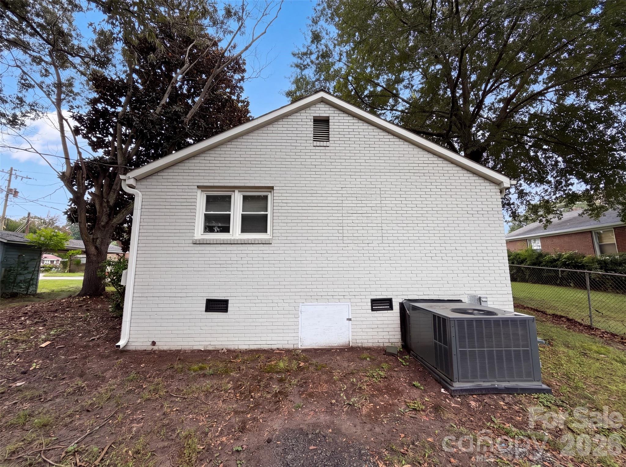 1017 White Lane Property Photo 5