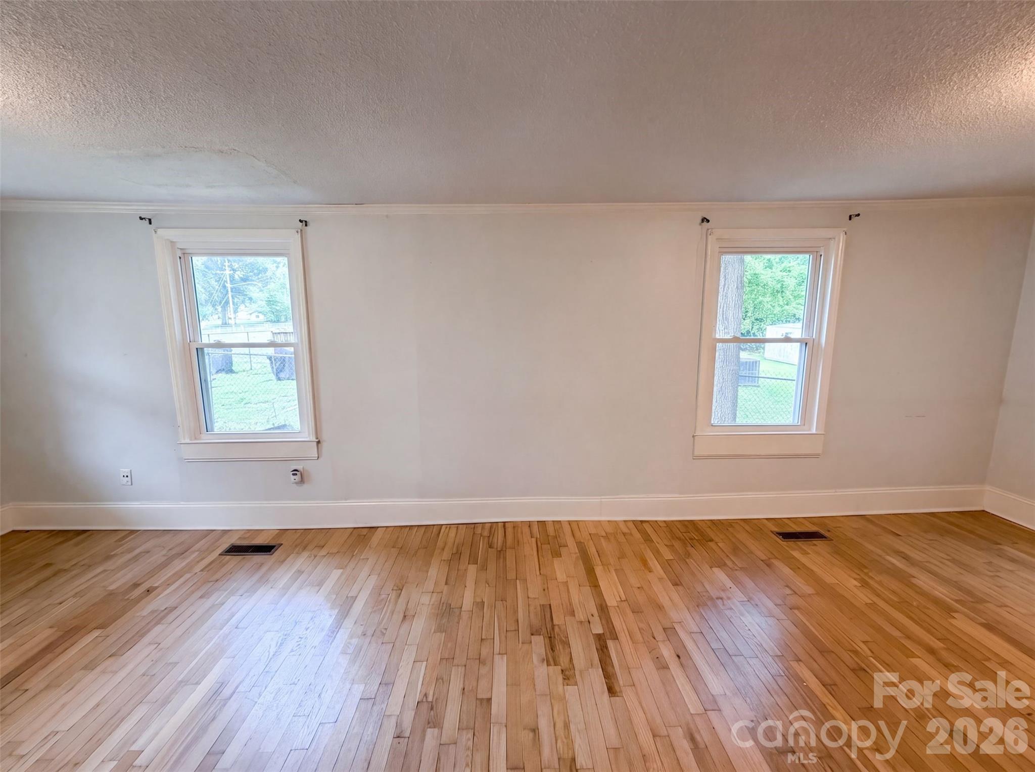 1017 White Lane Property Photo 7