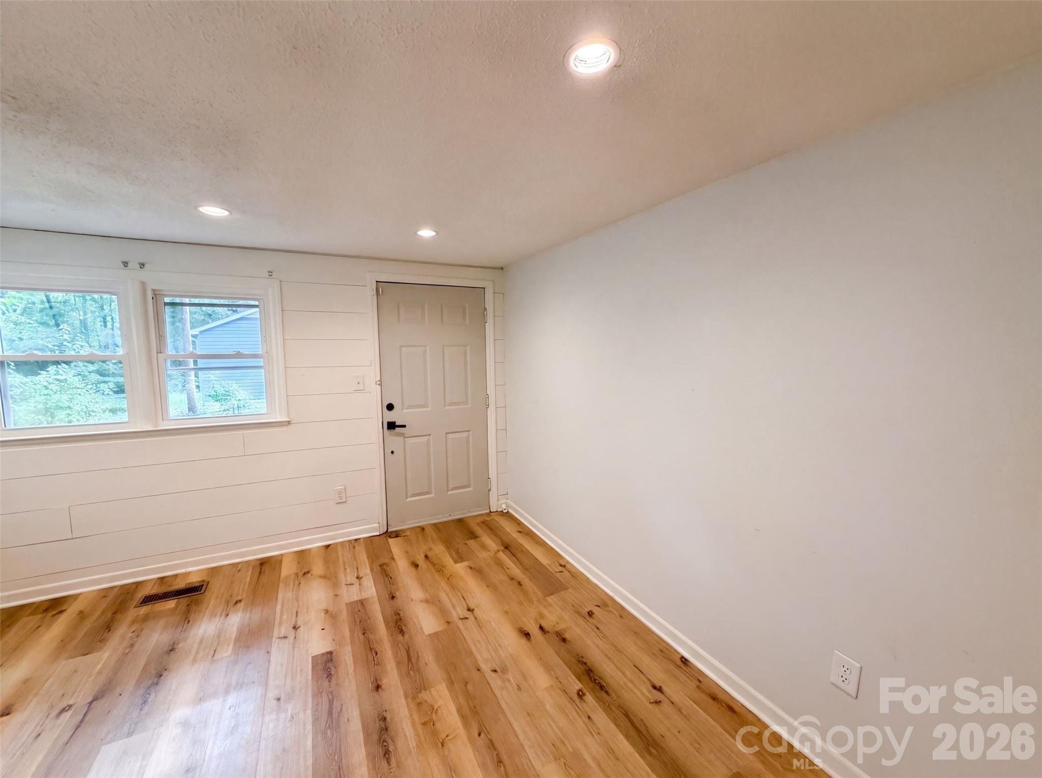 1017 White Lane Property Photo 8