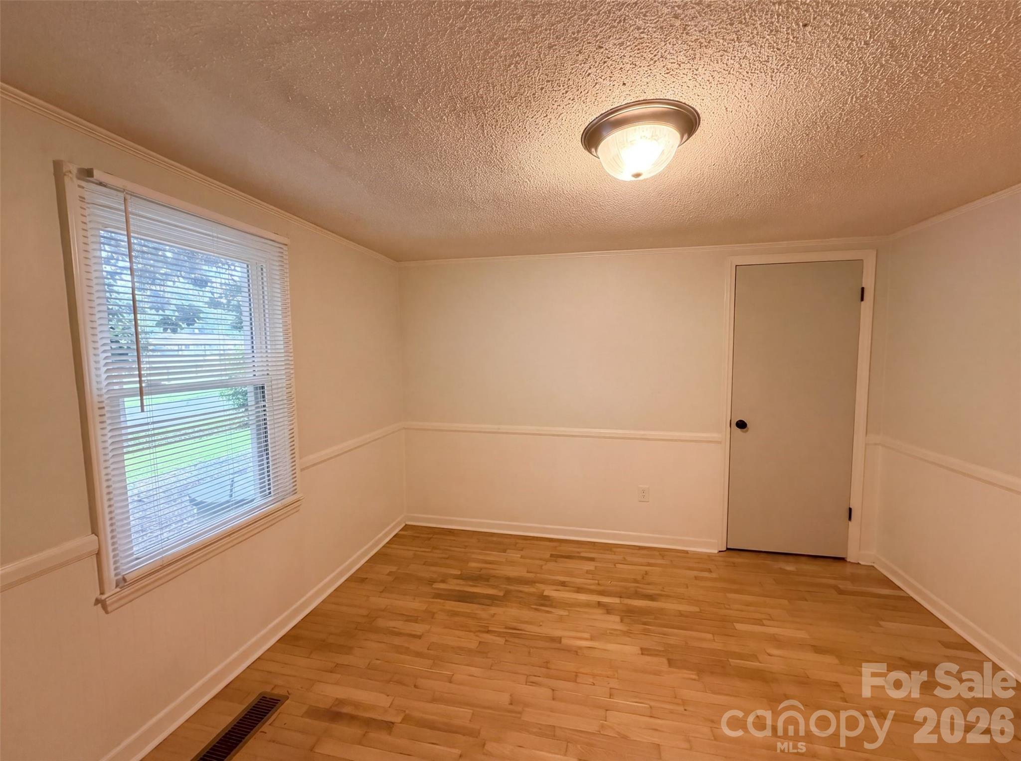 1017 White Lane Property Photo 11