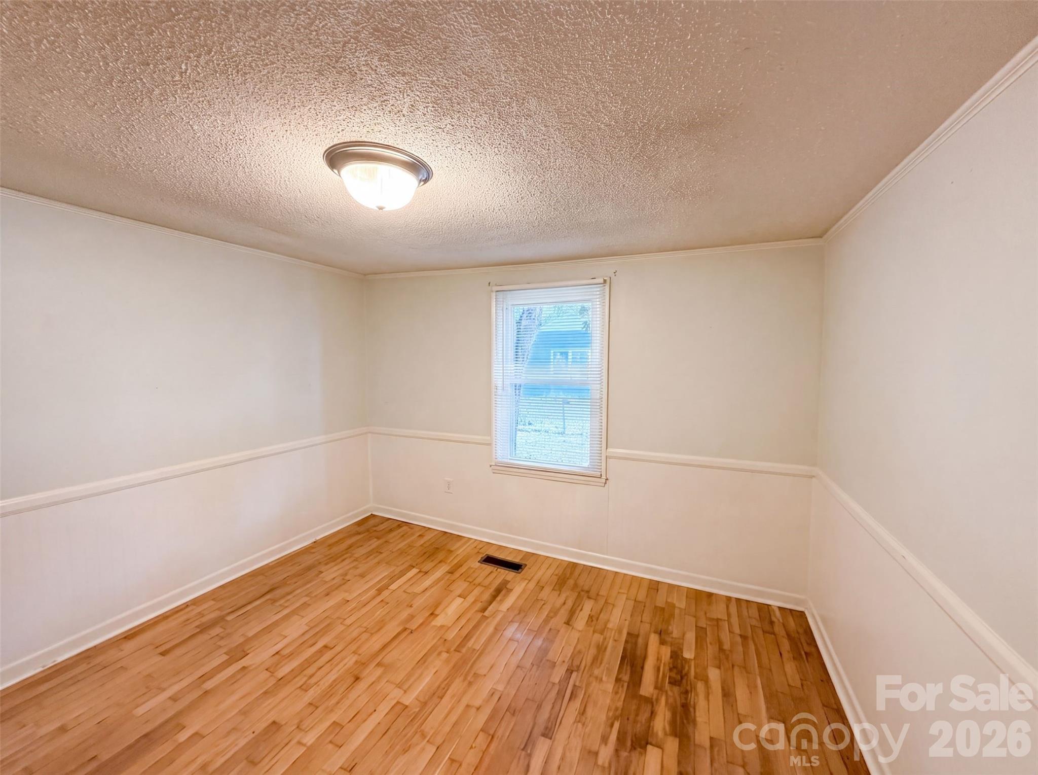 1017 White Lane Property Photo 12