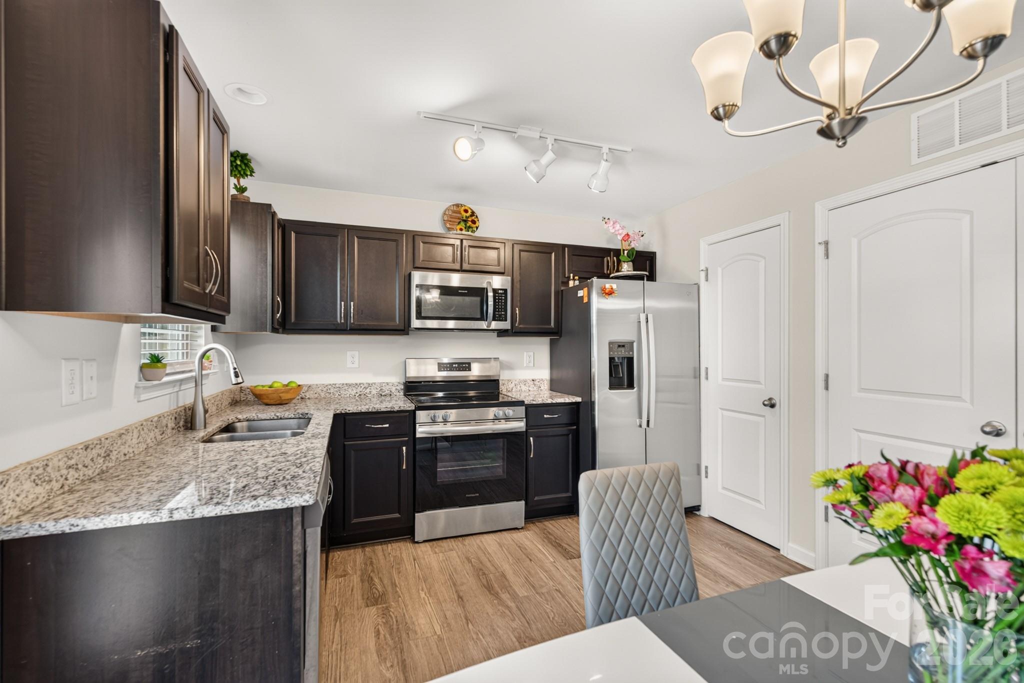 1425 Springdale Road Property Photo 3