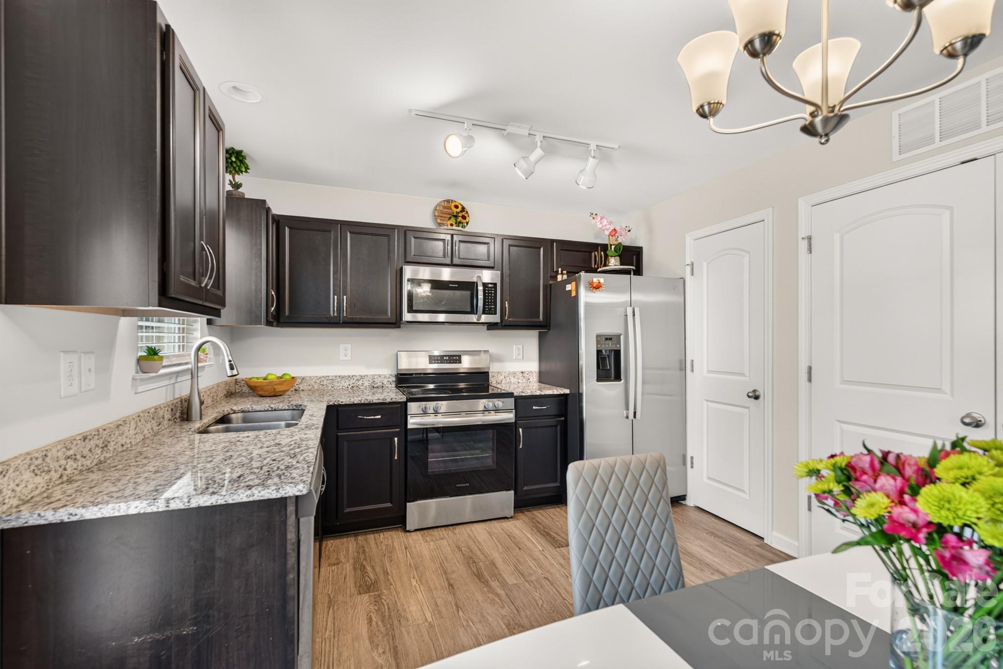 1425 Springdale Road Property Photo 3